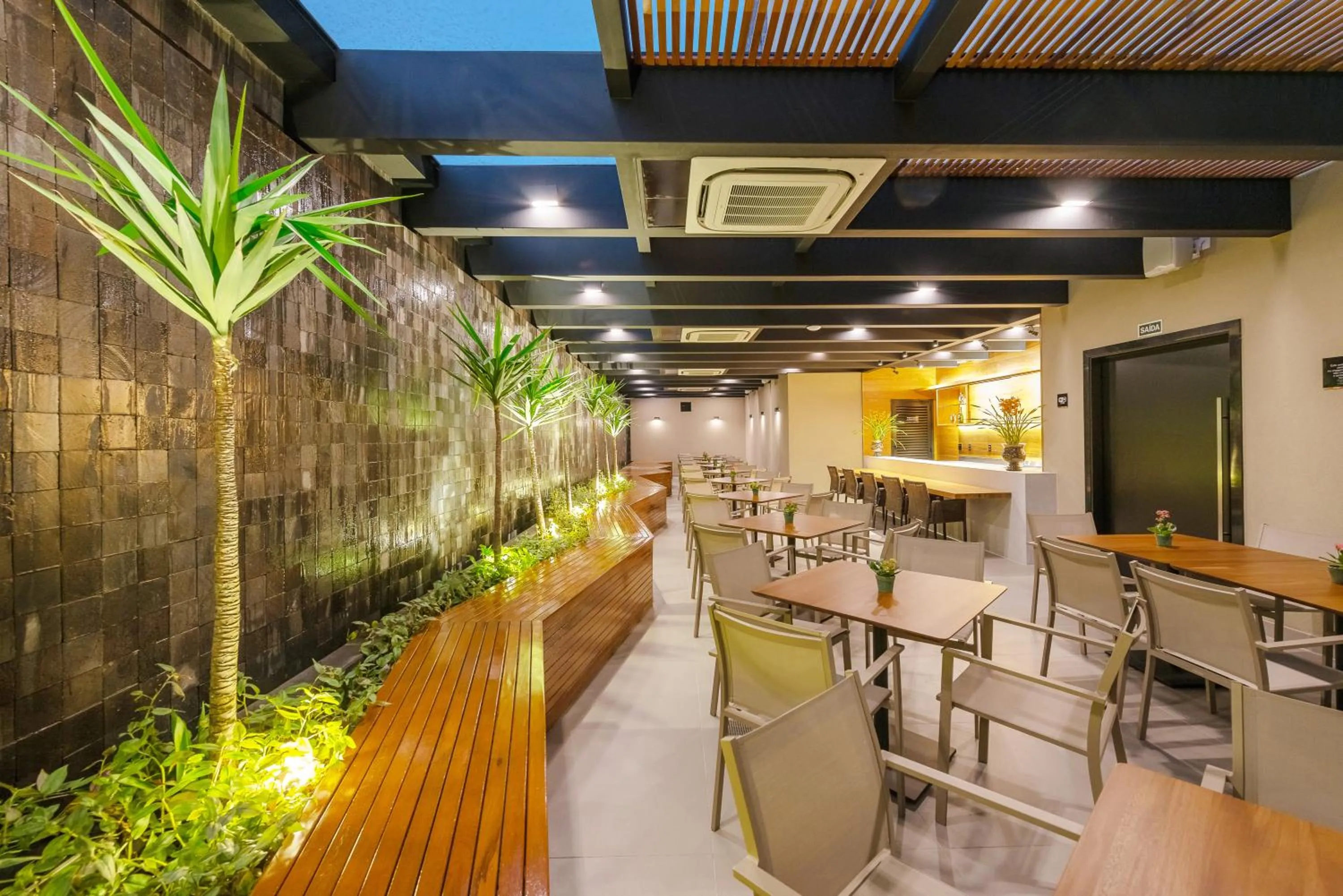 Restaurant/places to eat in I am Design Hotel Campinas by Hotelaria Brasil