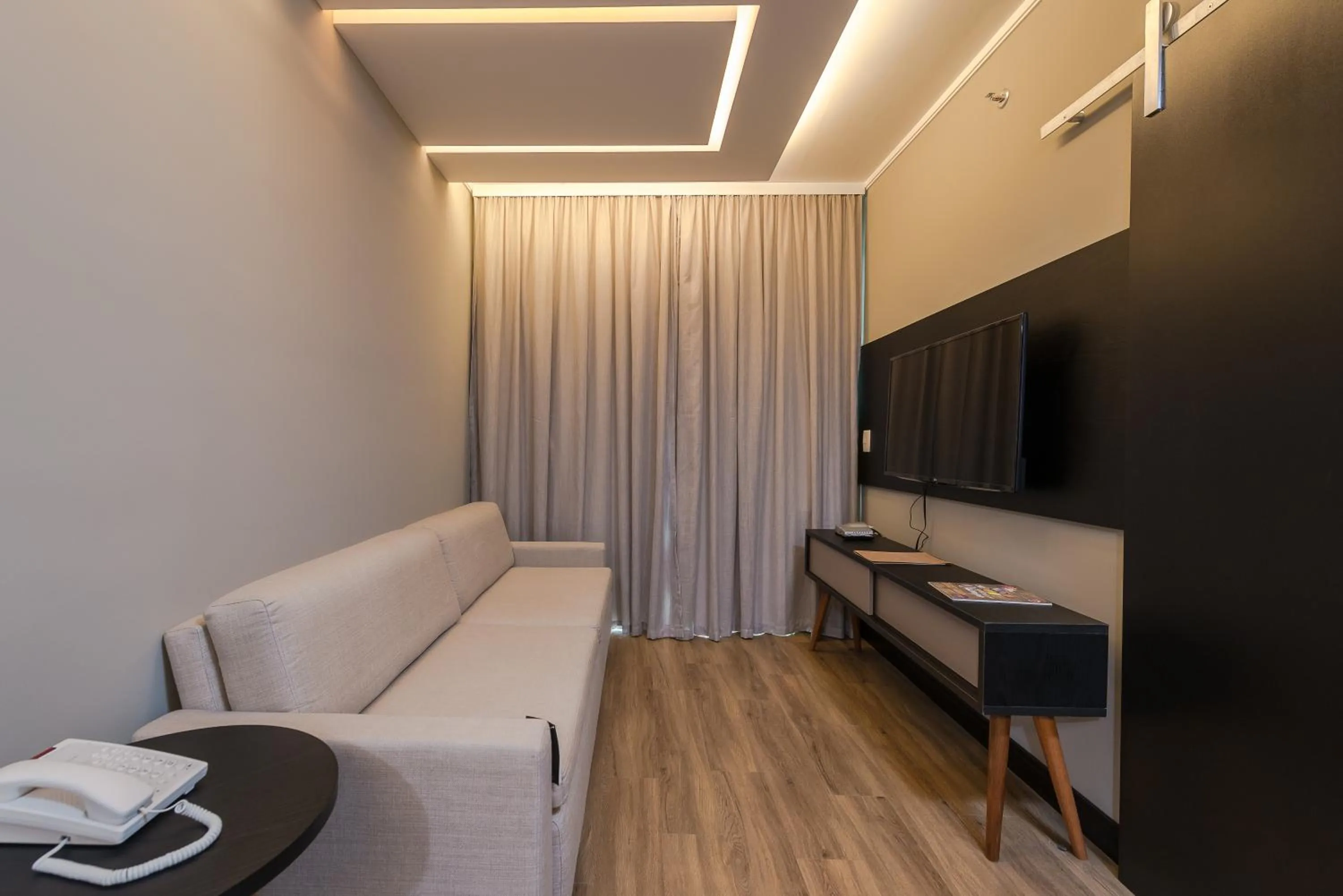 Living room in I am Design Hotel Campinas by Hotelaria Brasil