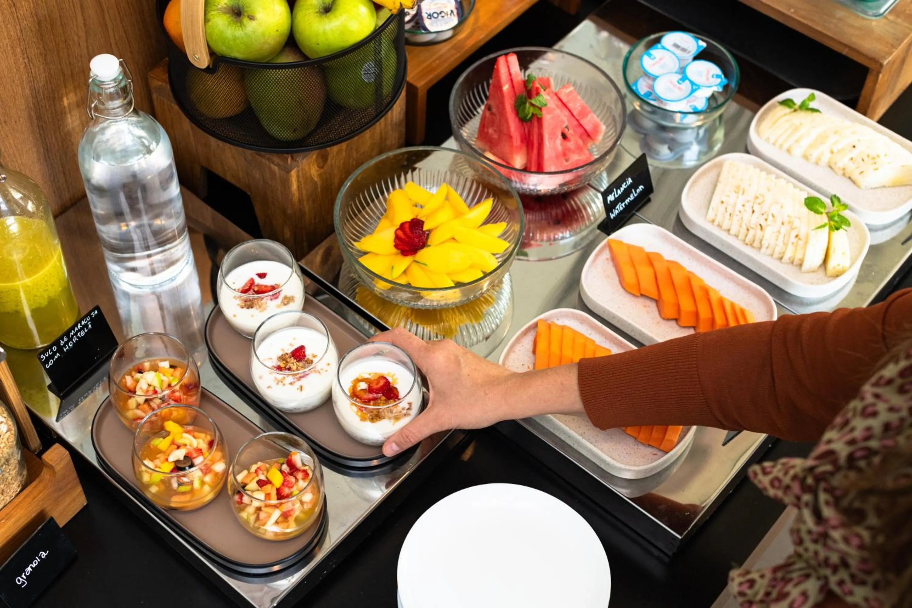 Buffet breakfast in I am Design Hotel Campinas by Hotelaria Brasil