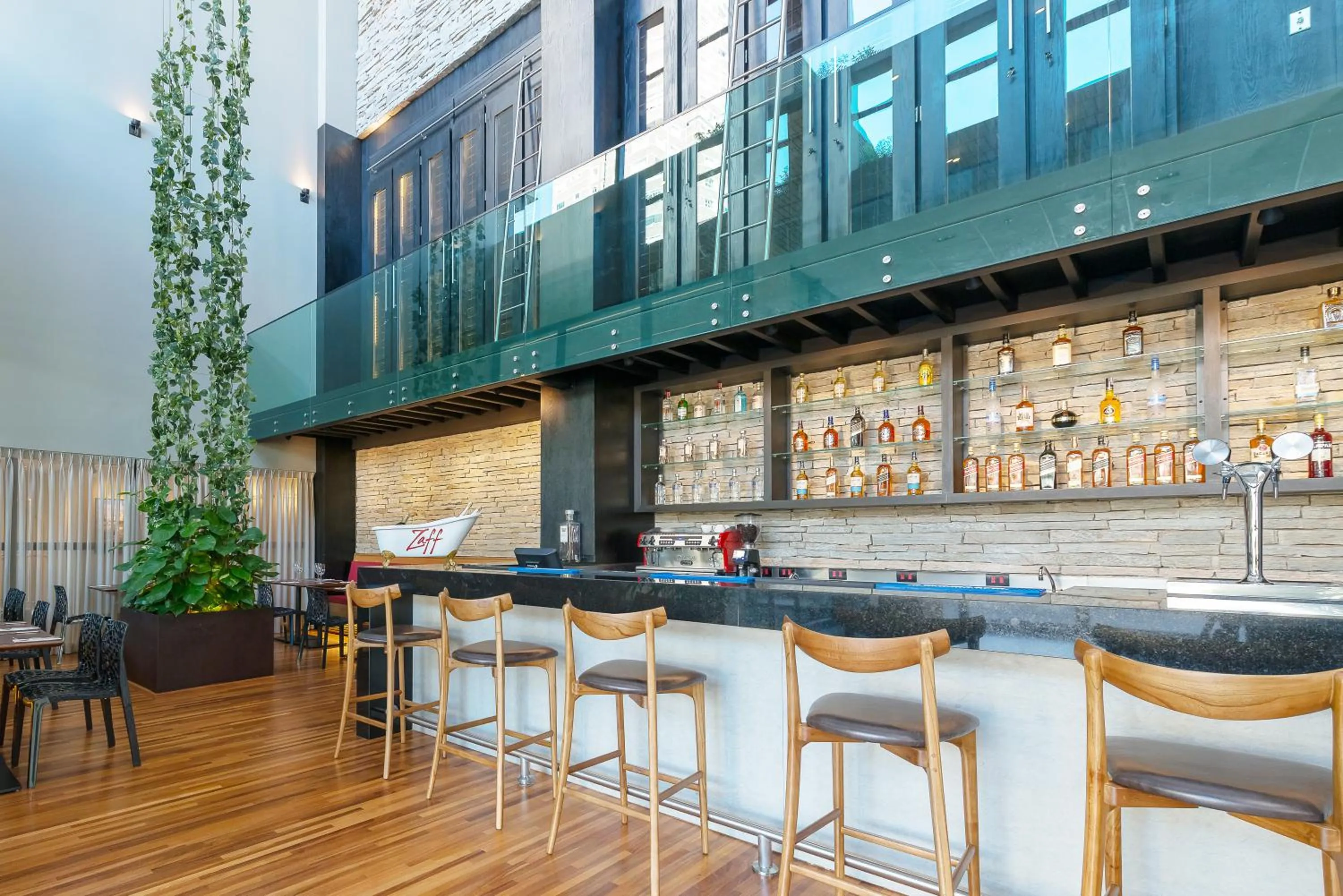 Lounge or bar in I am Design Hotel Campinas by Hotelaria Brasil