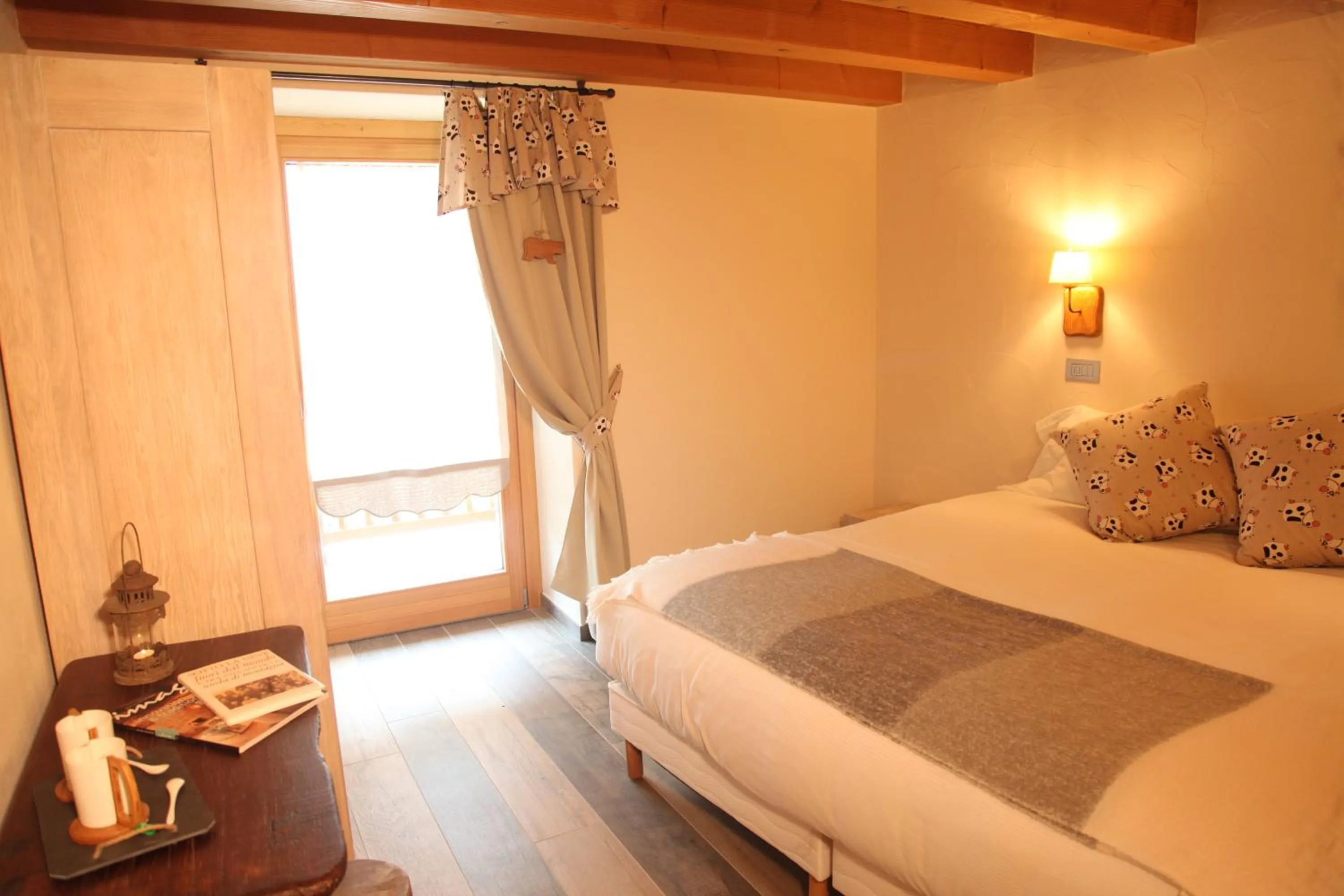 Bedroom, Bed in Mi Casa Tu Casa