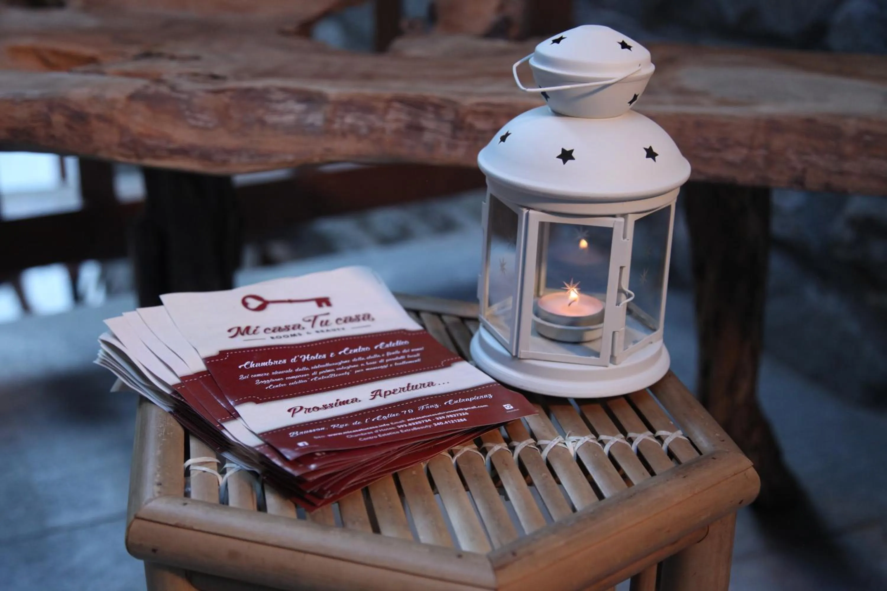 Decorative detail in Mi Casa Tu Casa