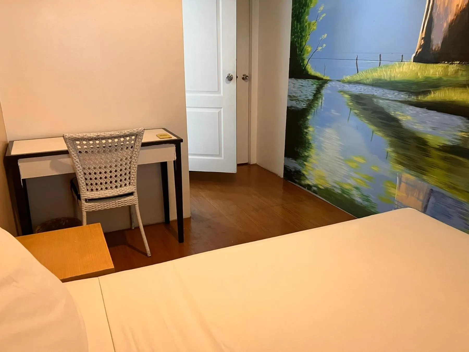 Bed in Spaces Hotel Makati