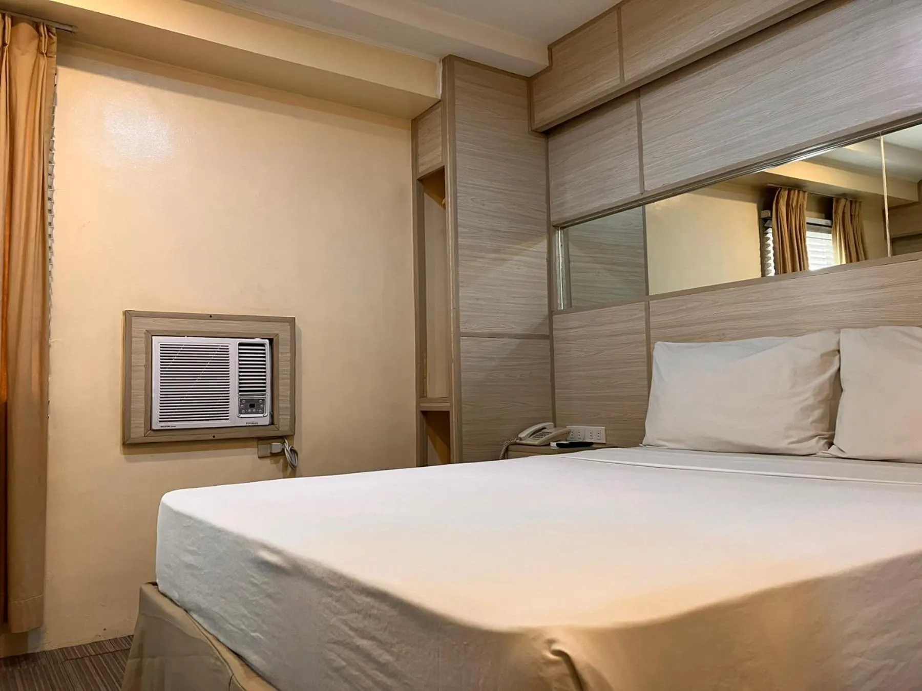 Bed in Spaces Hotel Makati