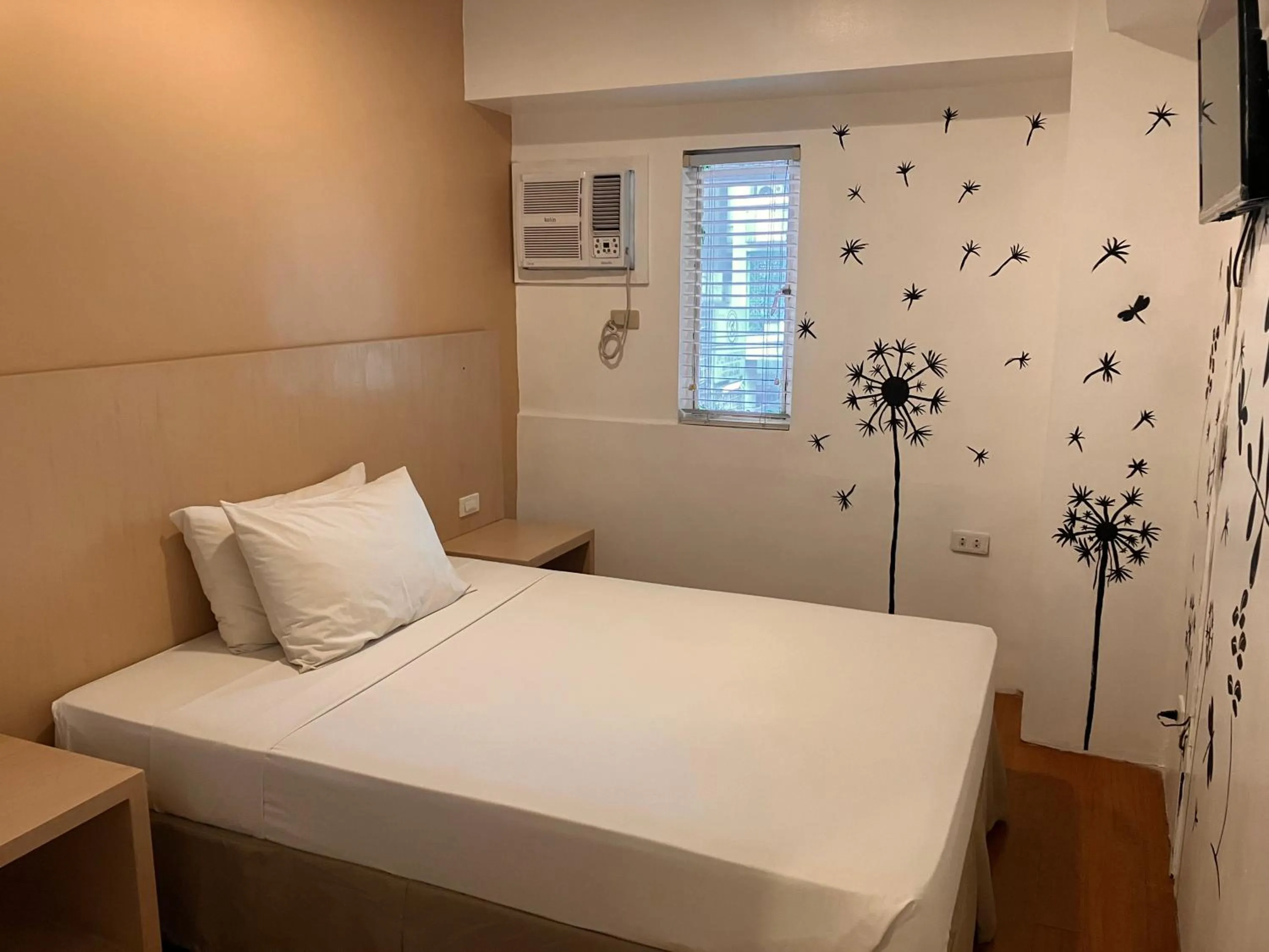 Bed in Spaces Hotel Makati