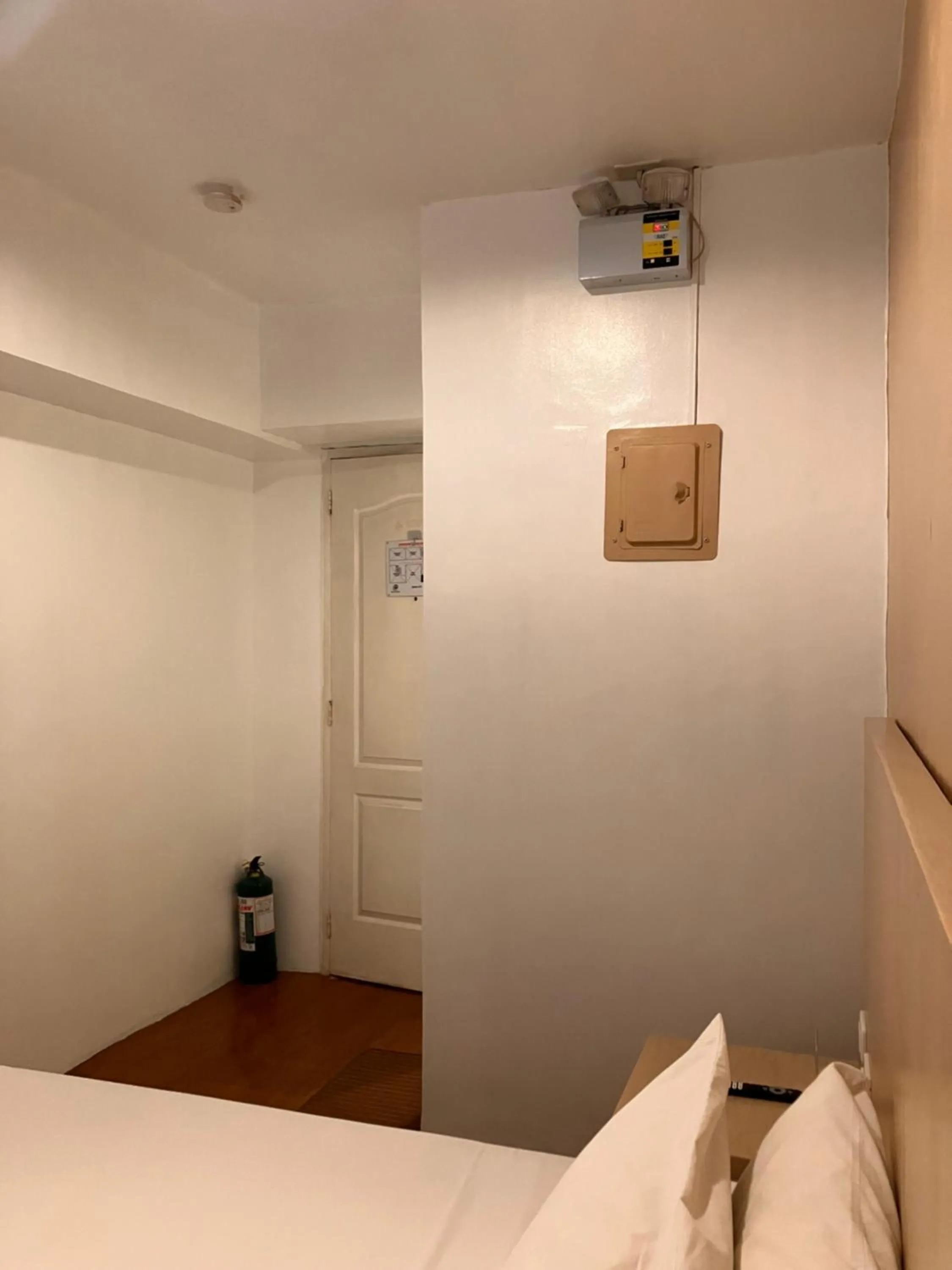 Bed in Spaces Hotel Makati