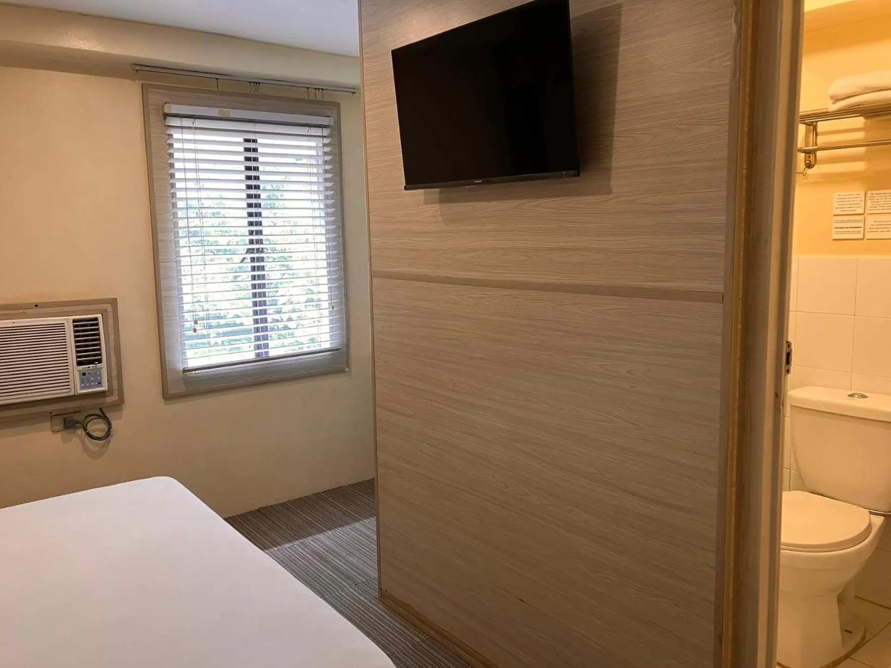 Bed in Spaces Hotel Makati