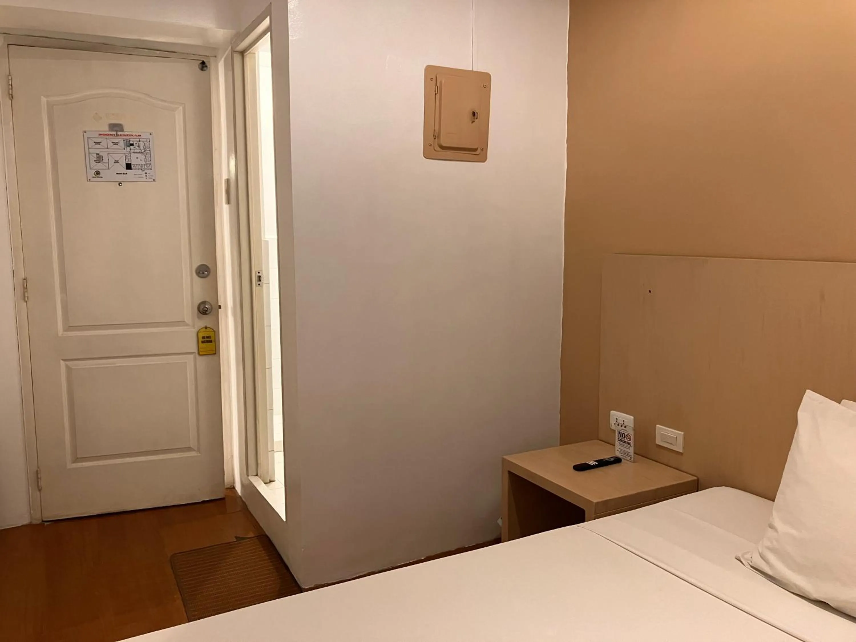 Bed in Spaces Hotel Makati