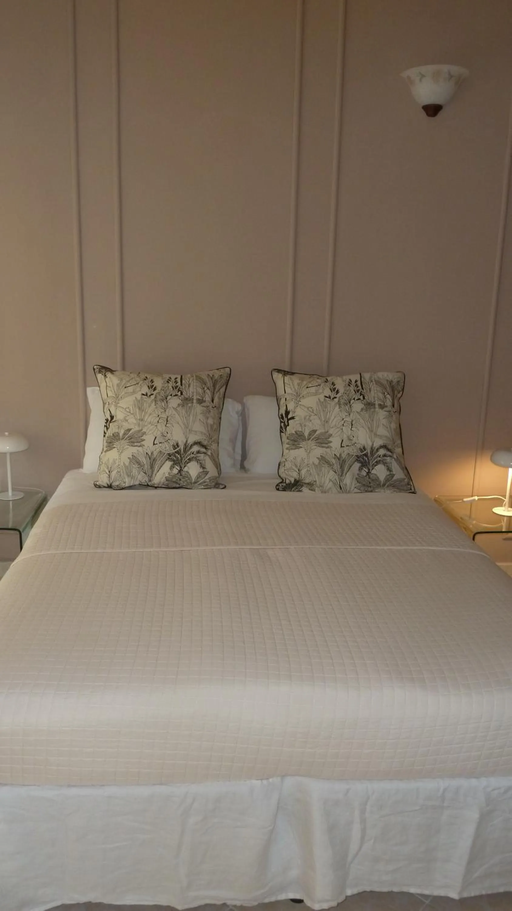 Bed in Camera Con Vista