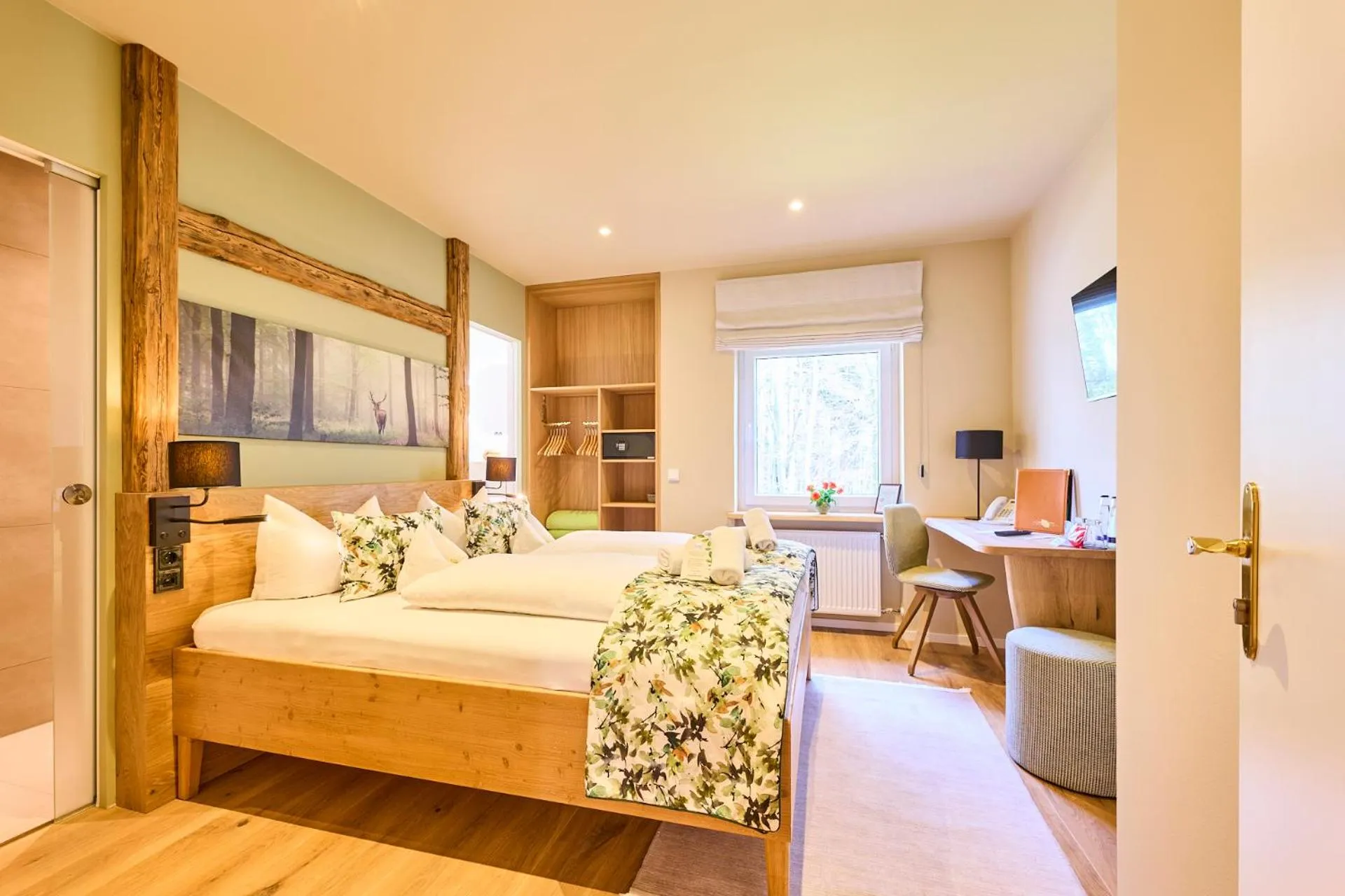 Photo of the whole room, Bed in Hotel Waldgasthof Buchenhain