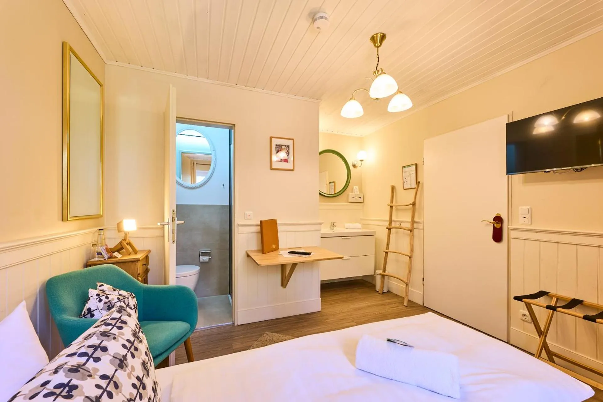 Photo of the whole room, Bed in Hotel Waldgasthof Buchenhain