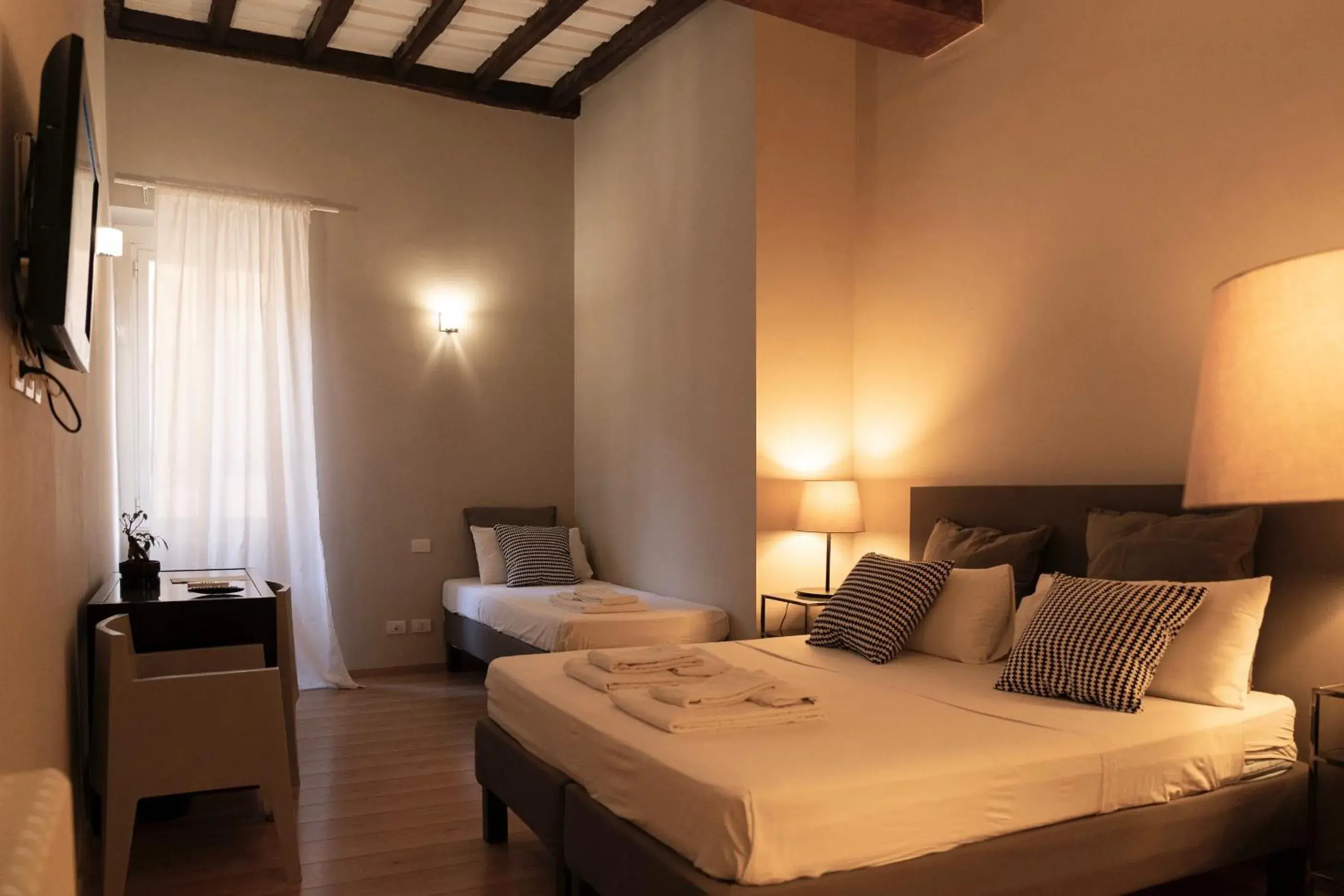 Triple Room in TrastevereInn Triple Room in TrastevereInn