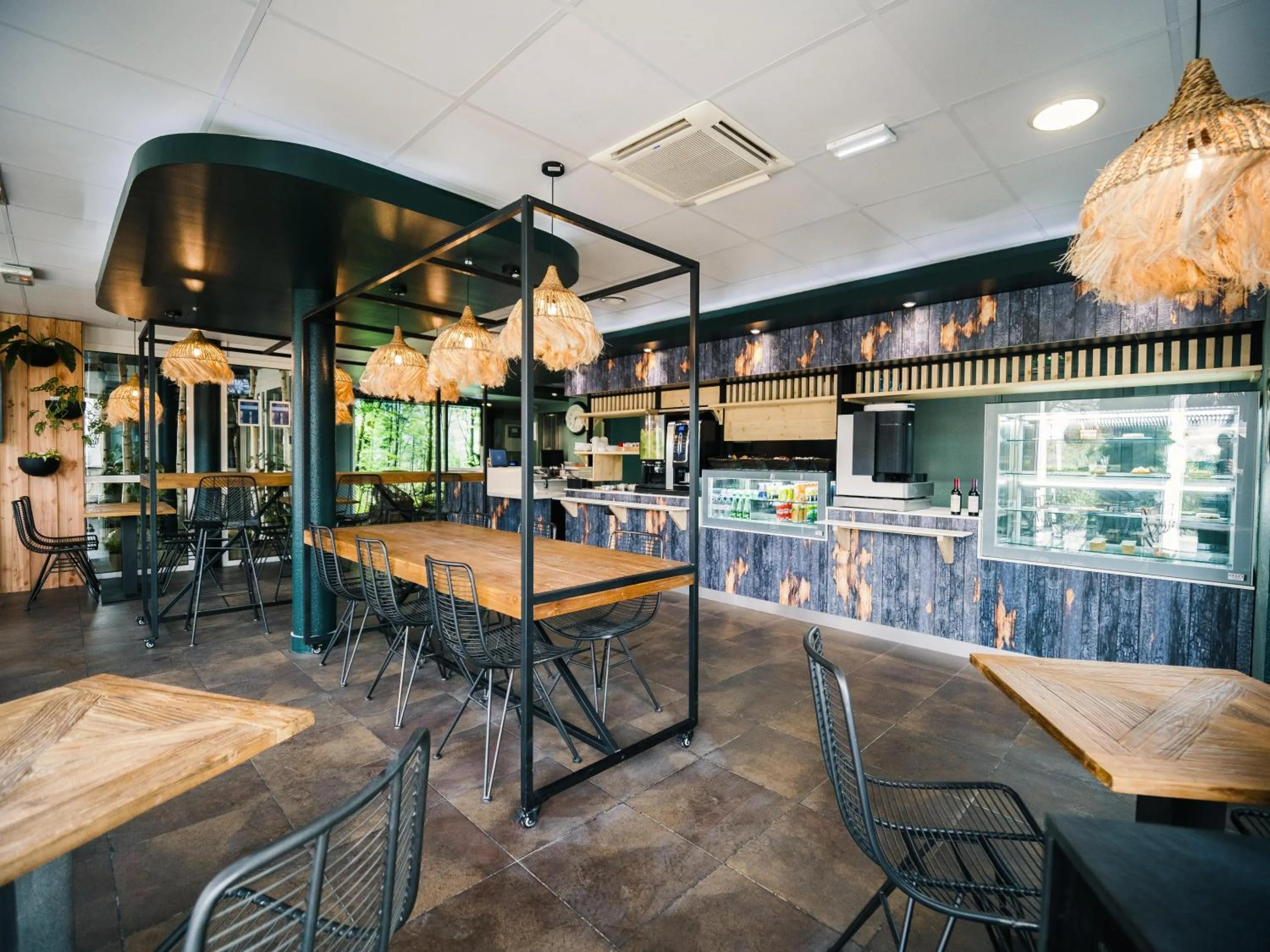 Restaurant/places to eat in ibis budget Bordeaux Aéroport