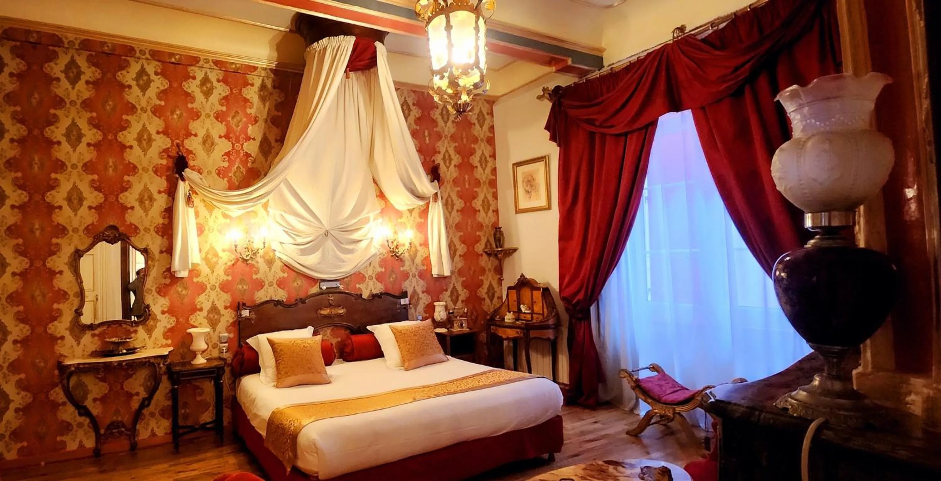 Bedroom, Bed in Hôtel Renaissance