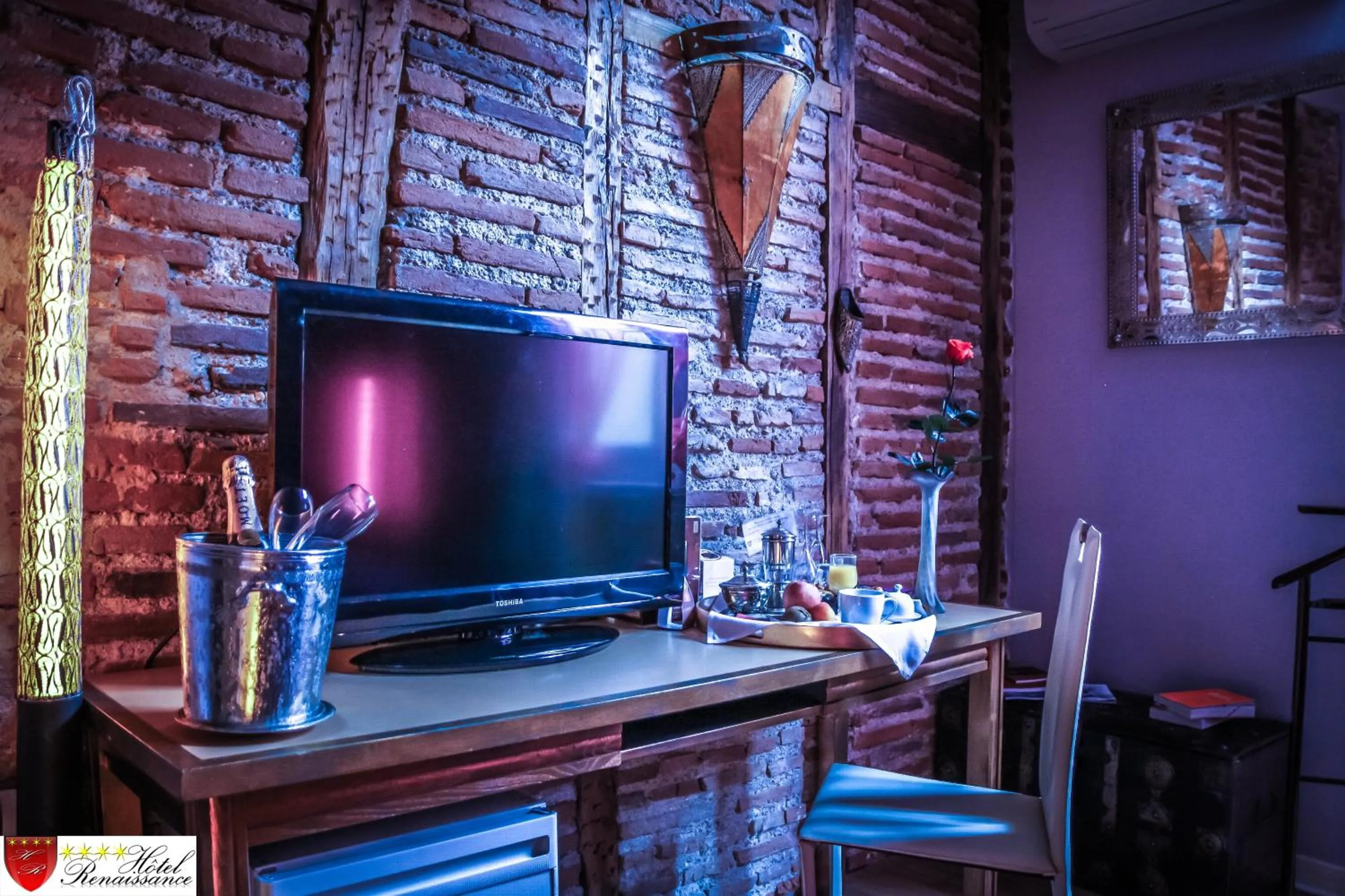 TV and multimedia in Hôtel Renaissance