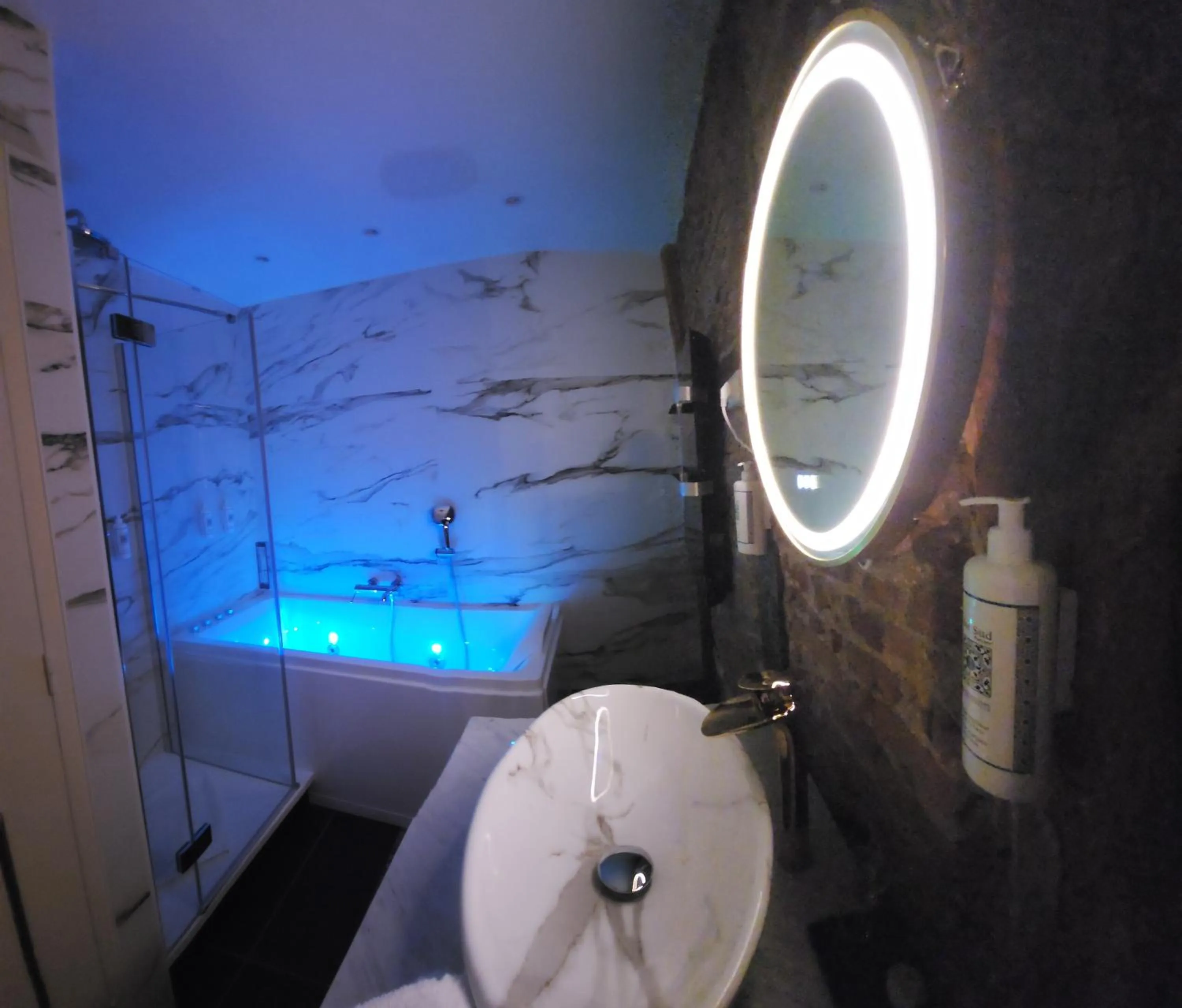 Bathroom in Hôtel Renaissance