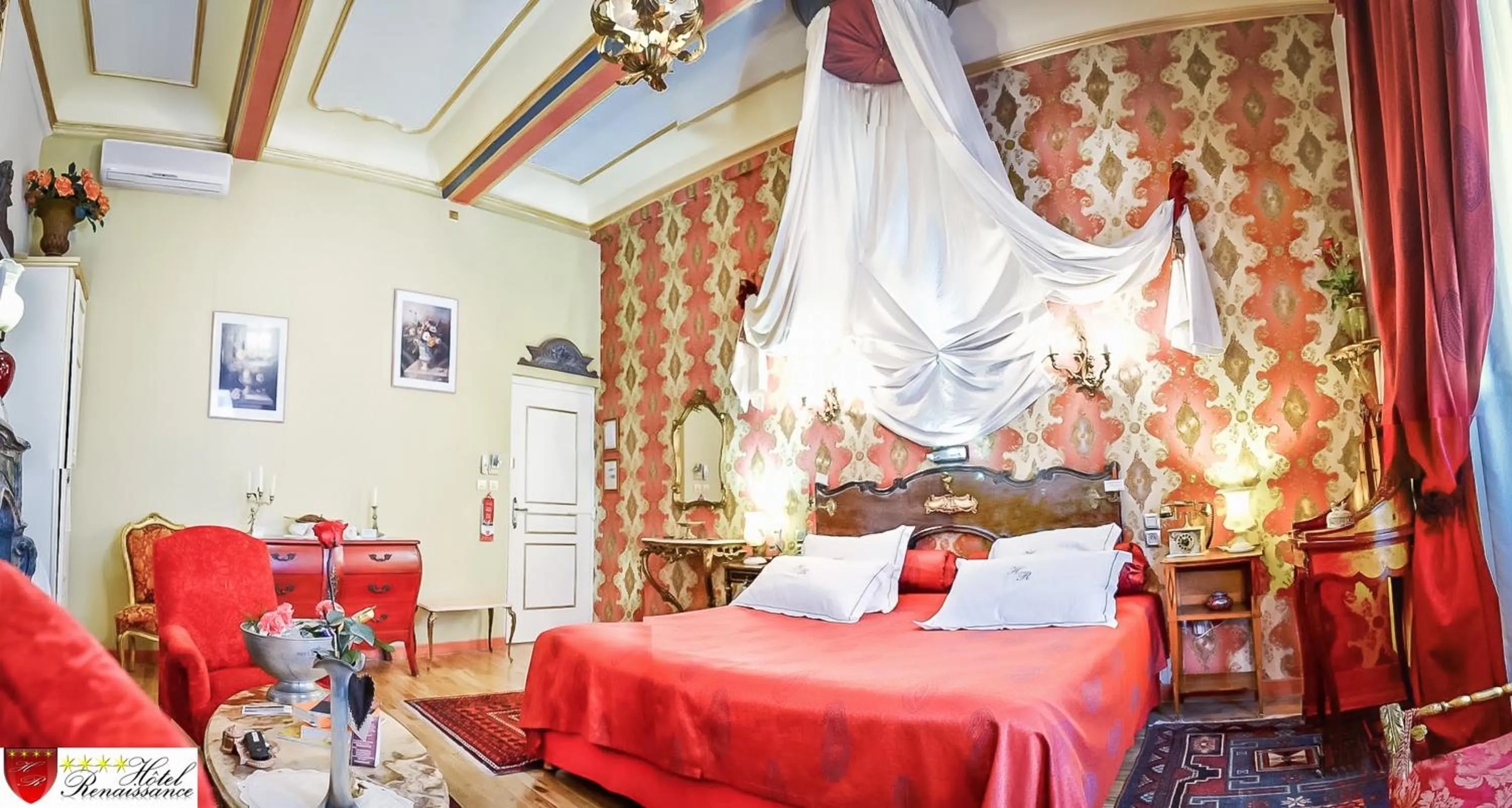 Bedroom, Bed in Hôtel Renaissance