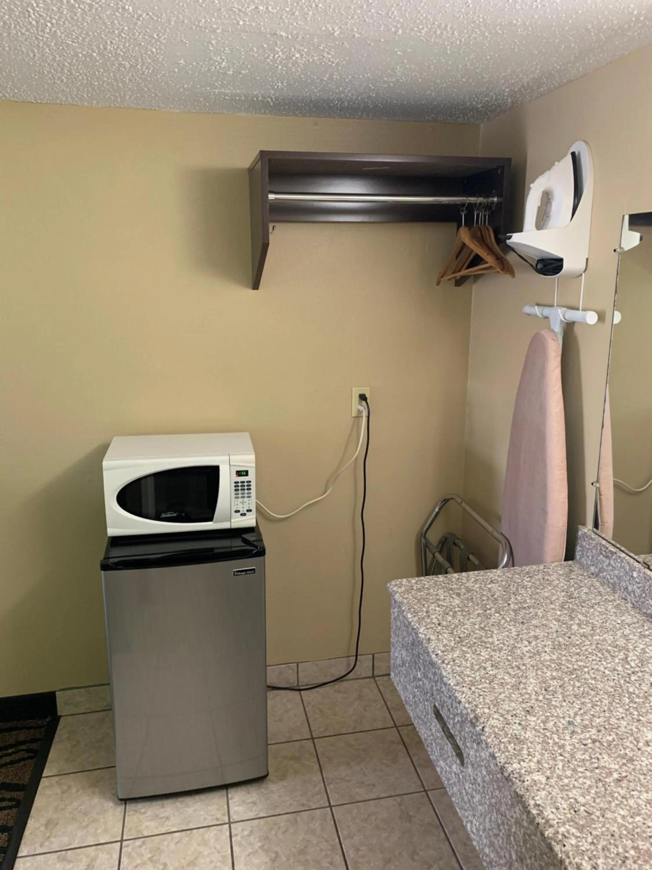 minibar in Thunderbird Inn