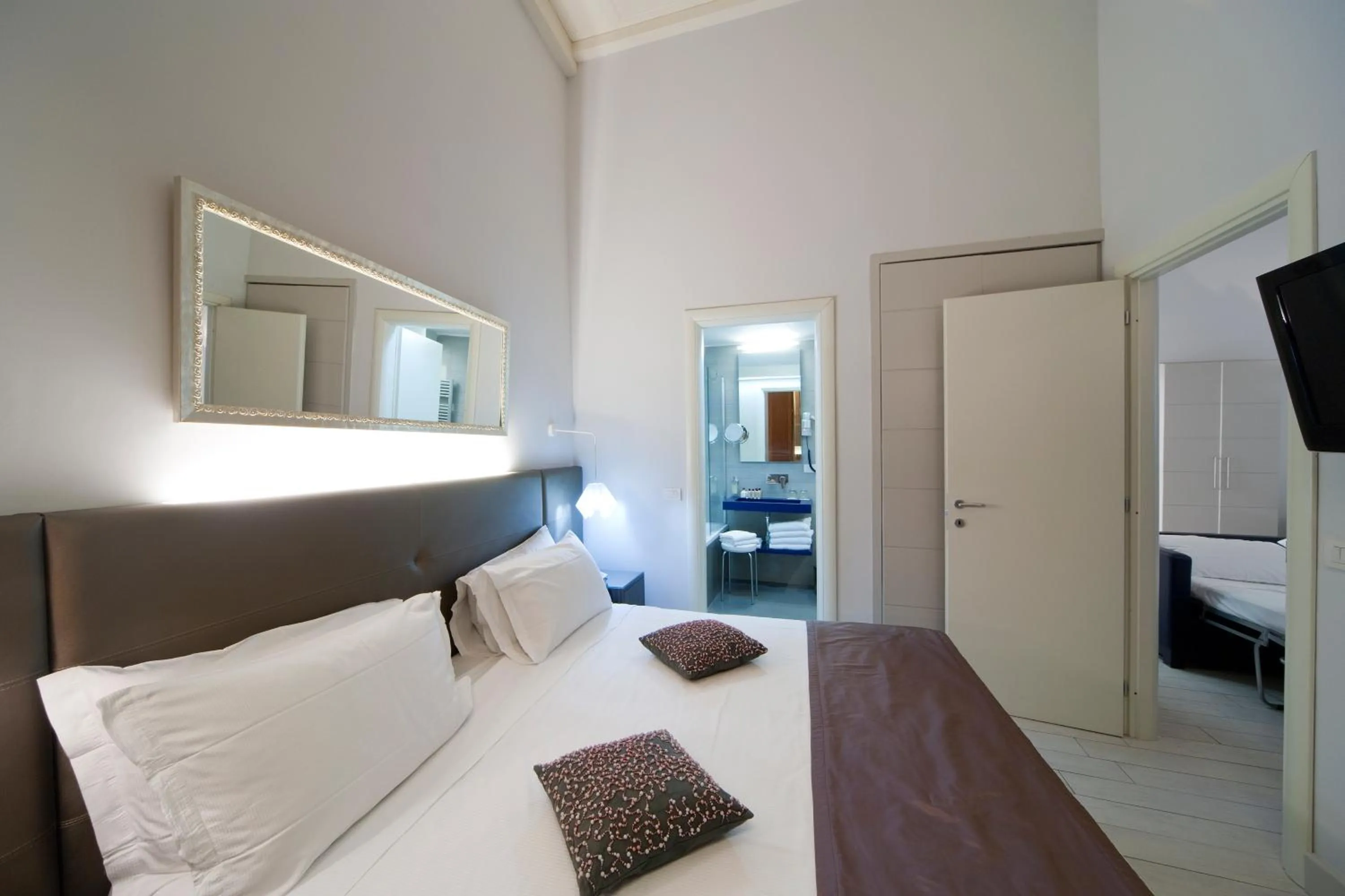 Photo of the whole room, Bed in Navona Palace Luxury Inn
