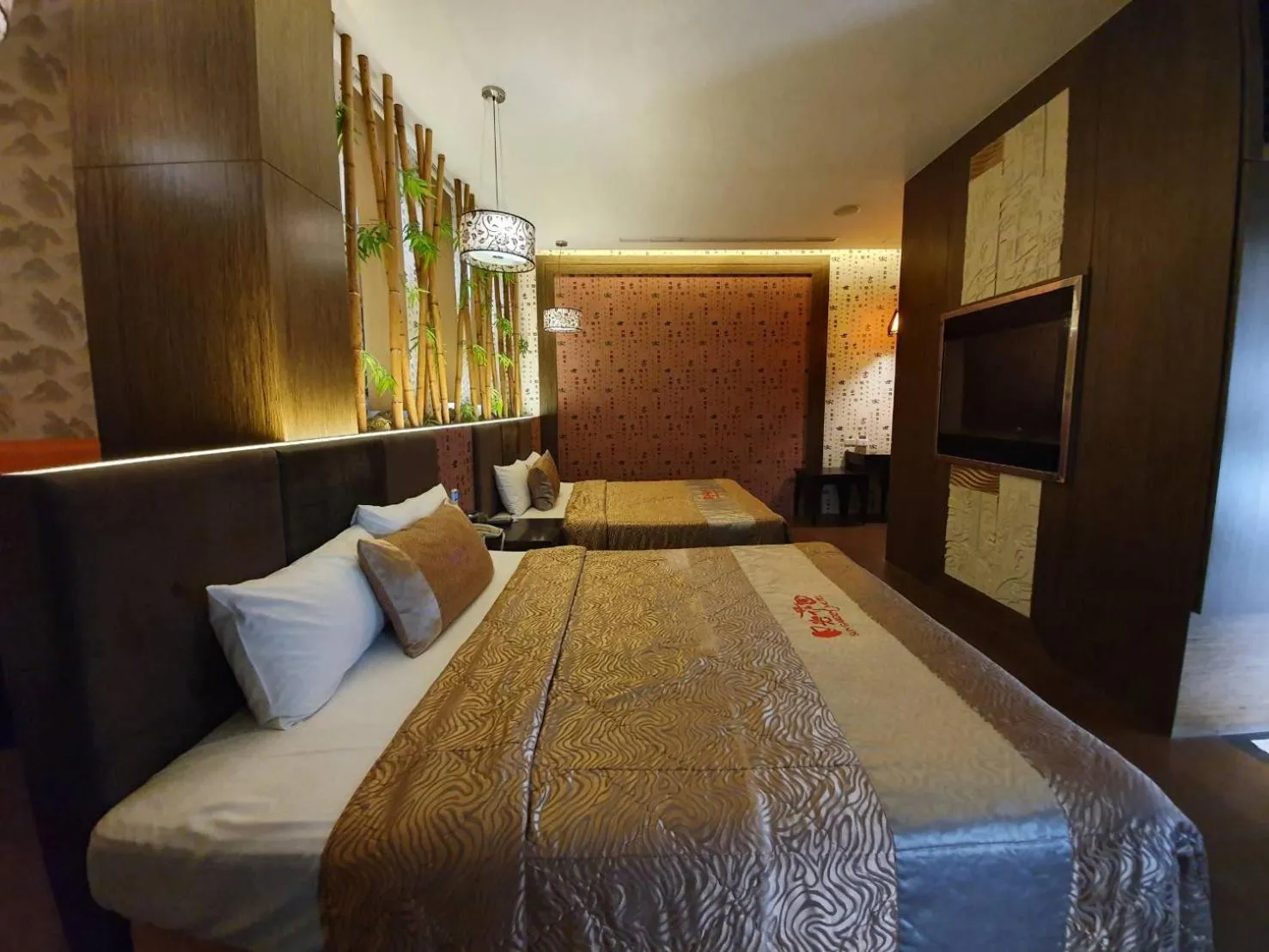 Bed in Sun Garden Motel