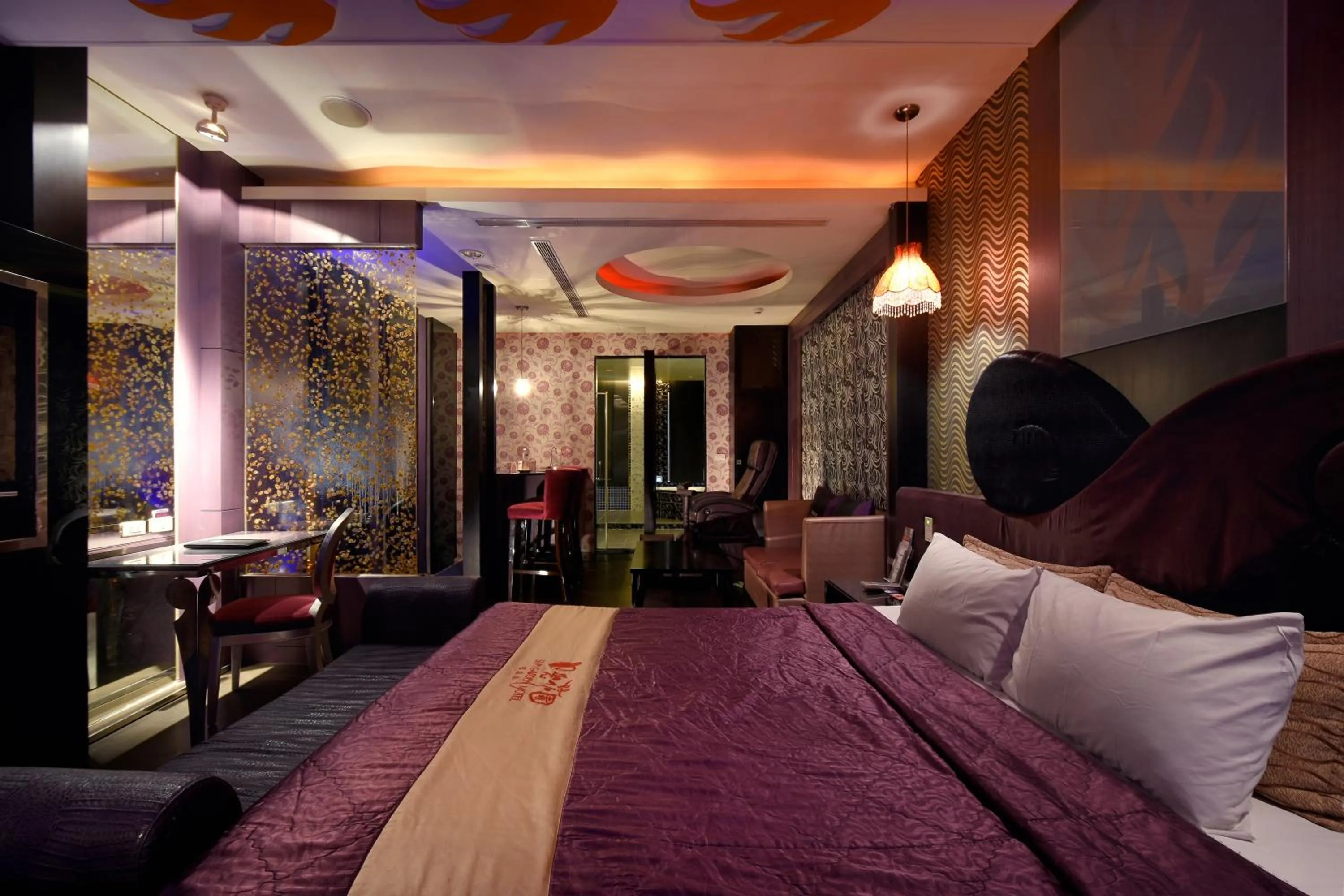 Bed in Sun Garden Motel