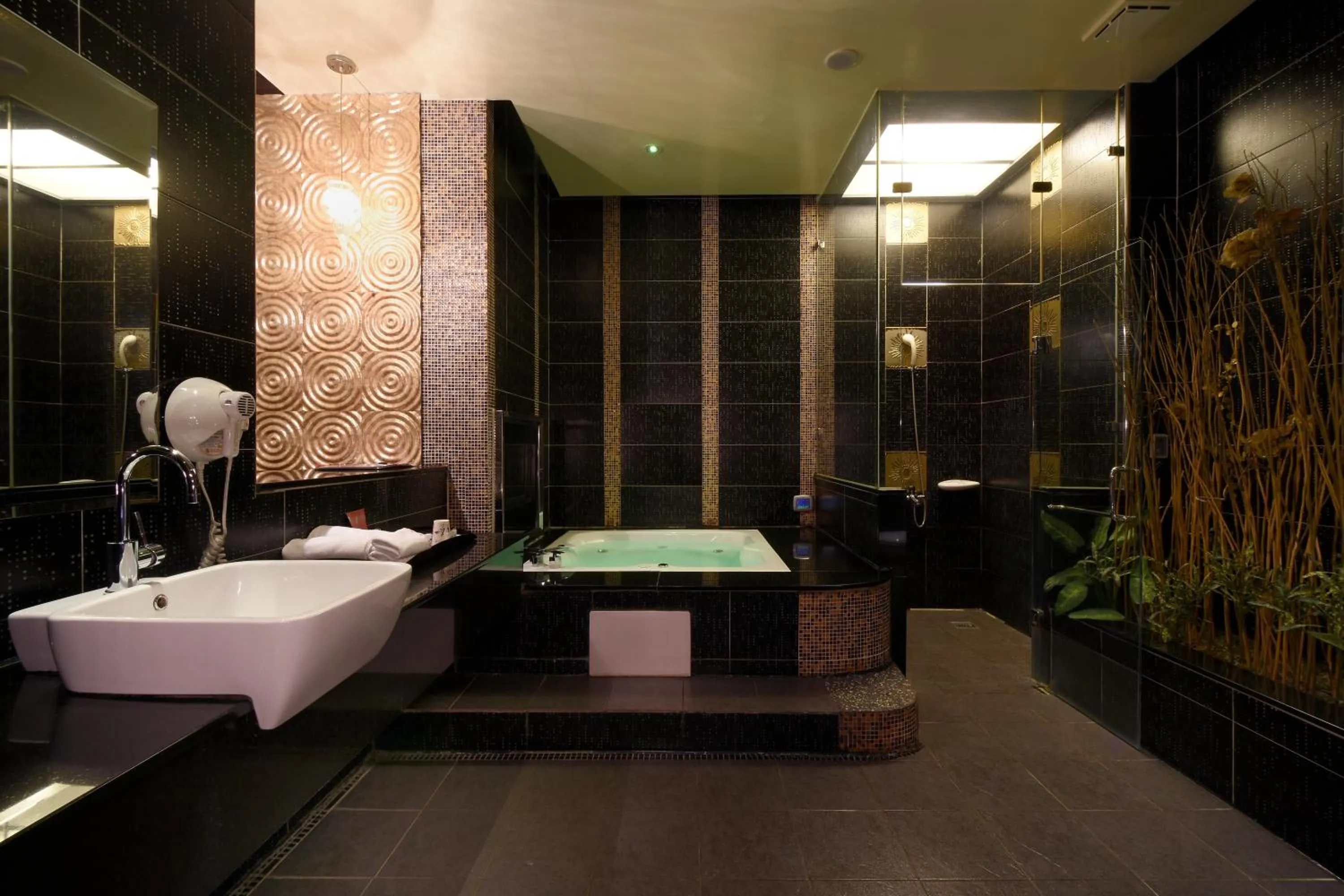 Bathroom in Sun Garden Motel