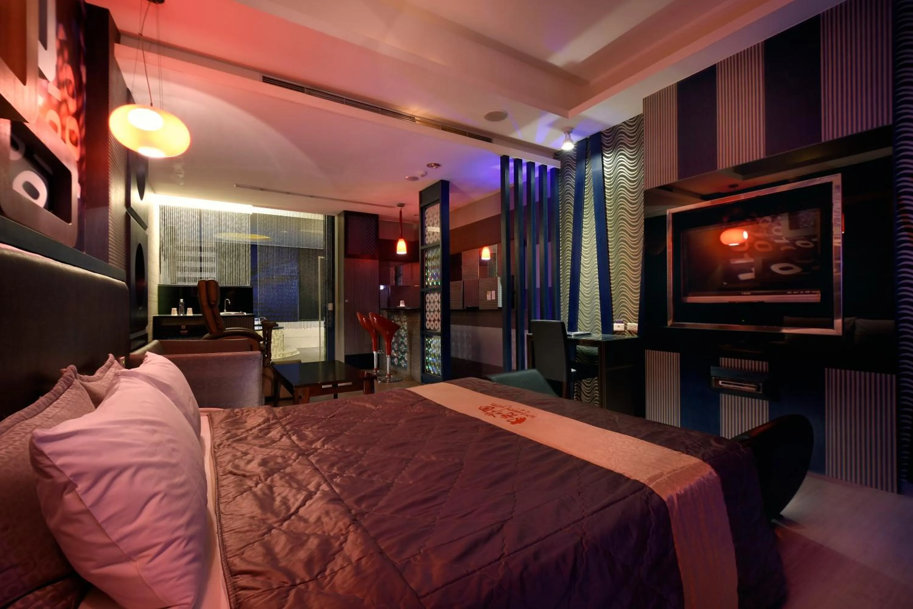 Bedroom, Bed in Sun Garden Motel