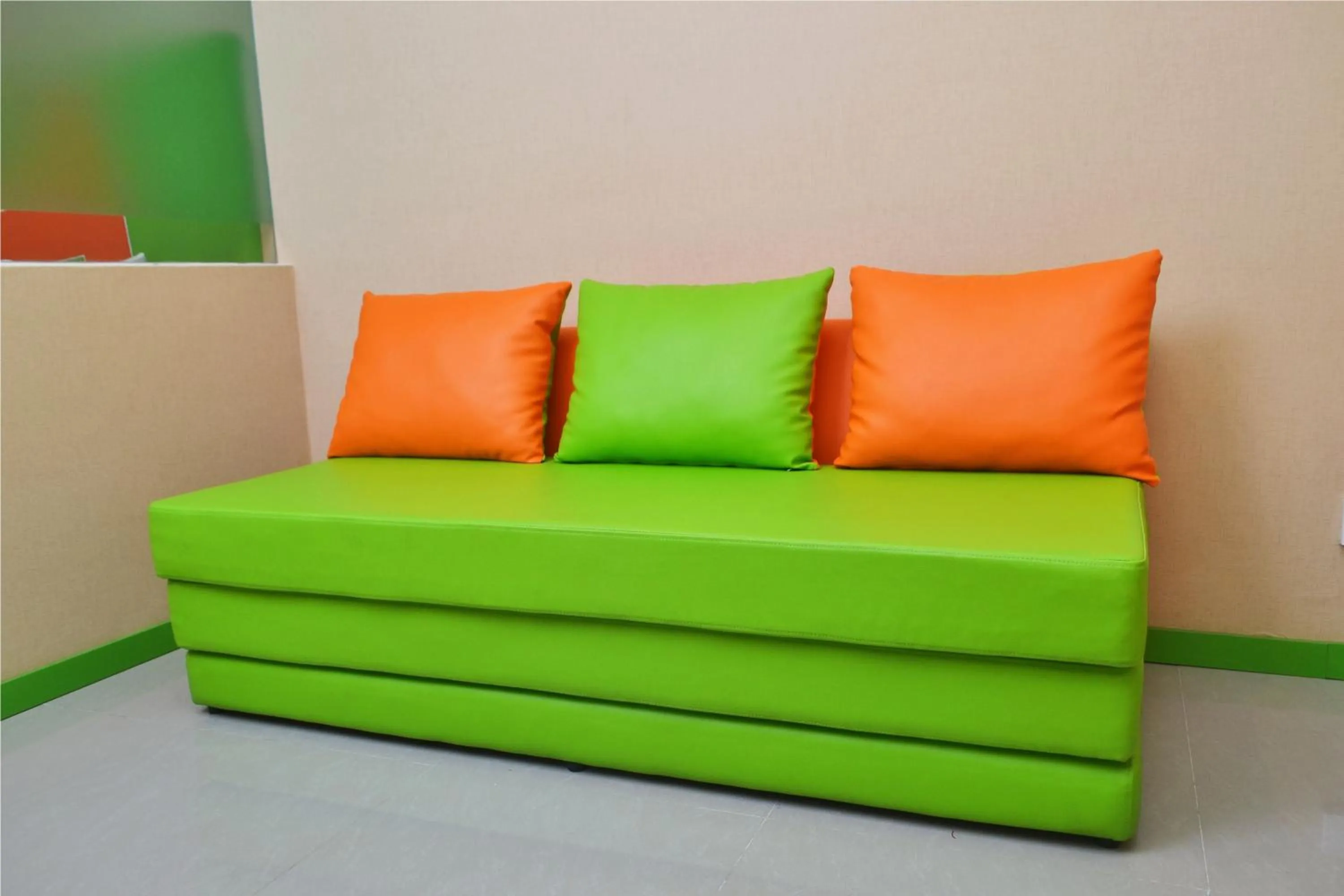 Living room in Titanium Express HomTel