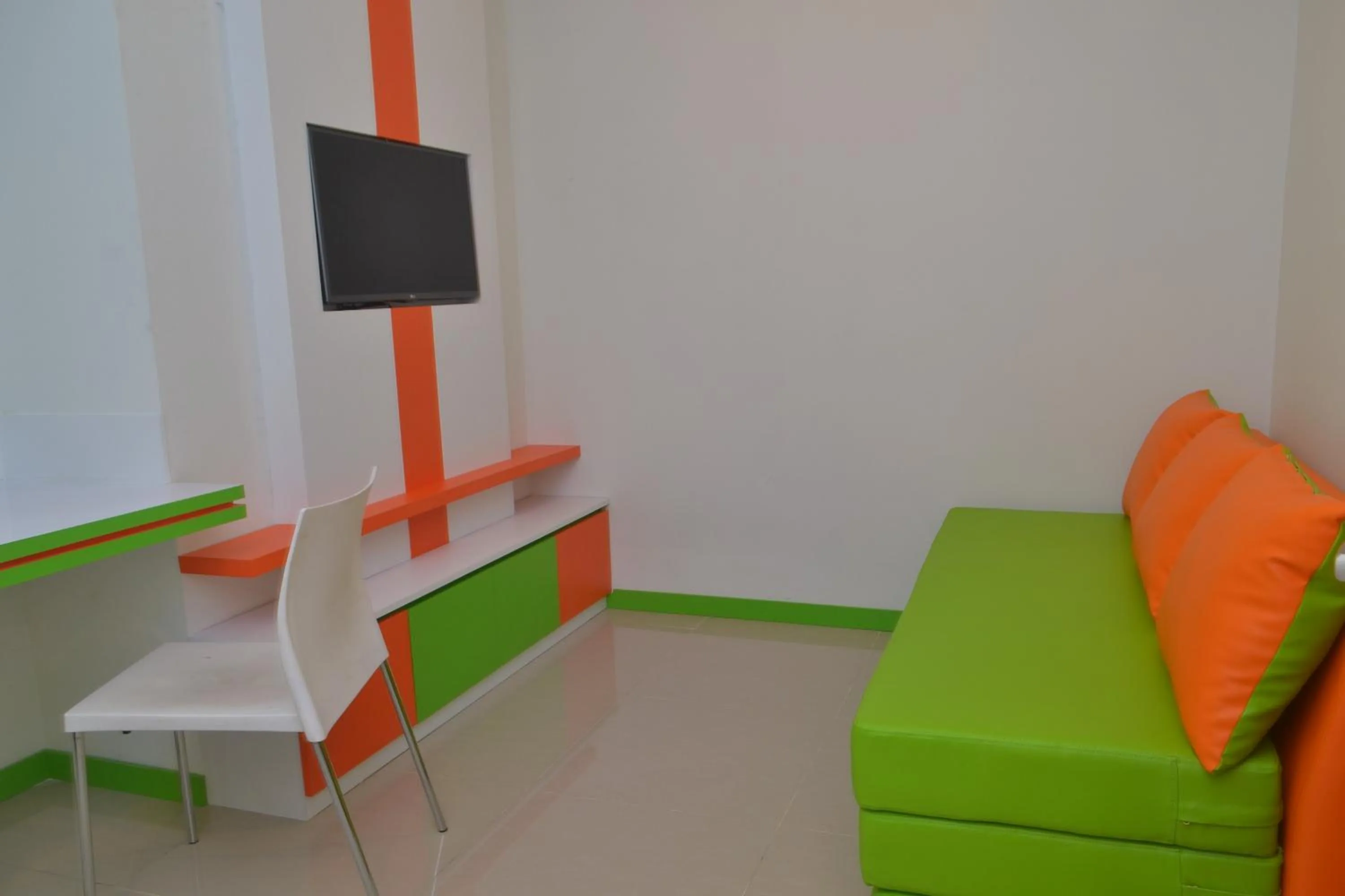 TV and multimedia in Titanium Express HomTel