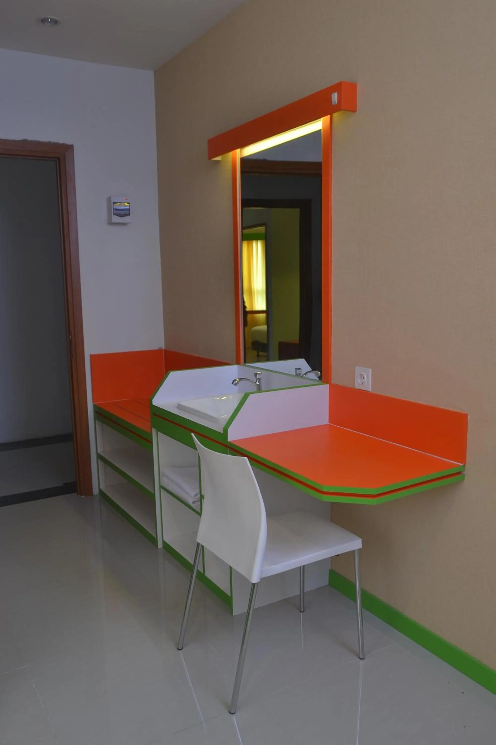 Dining area in Titanium Express HomTel