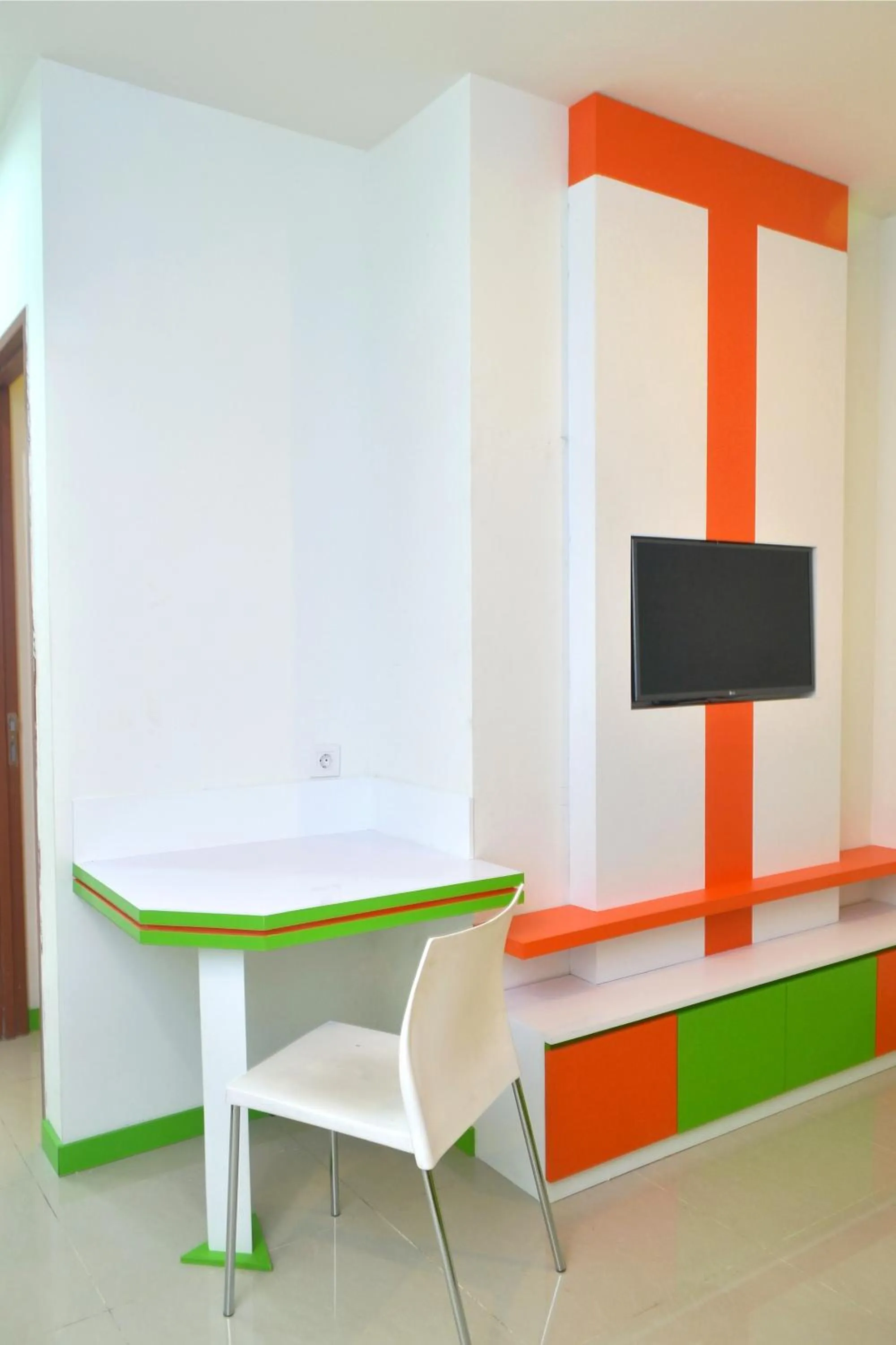 TV and multimedia in Titanium Express HomTel