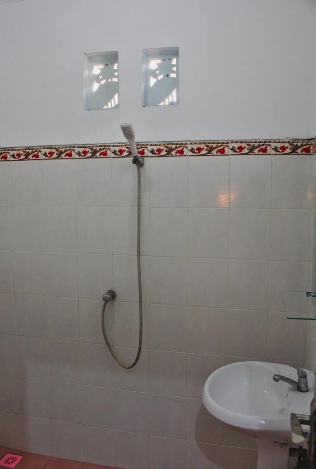 Shower in Nyuh Kadah Guest House
