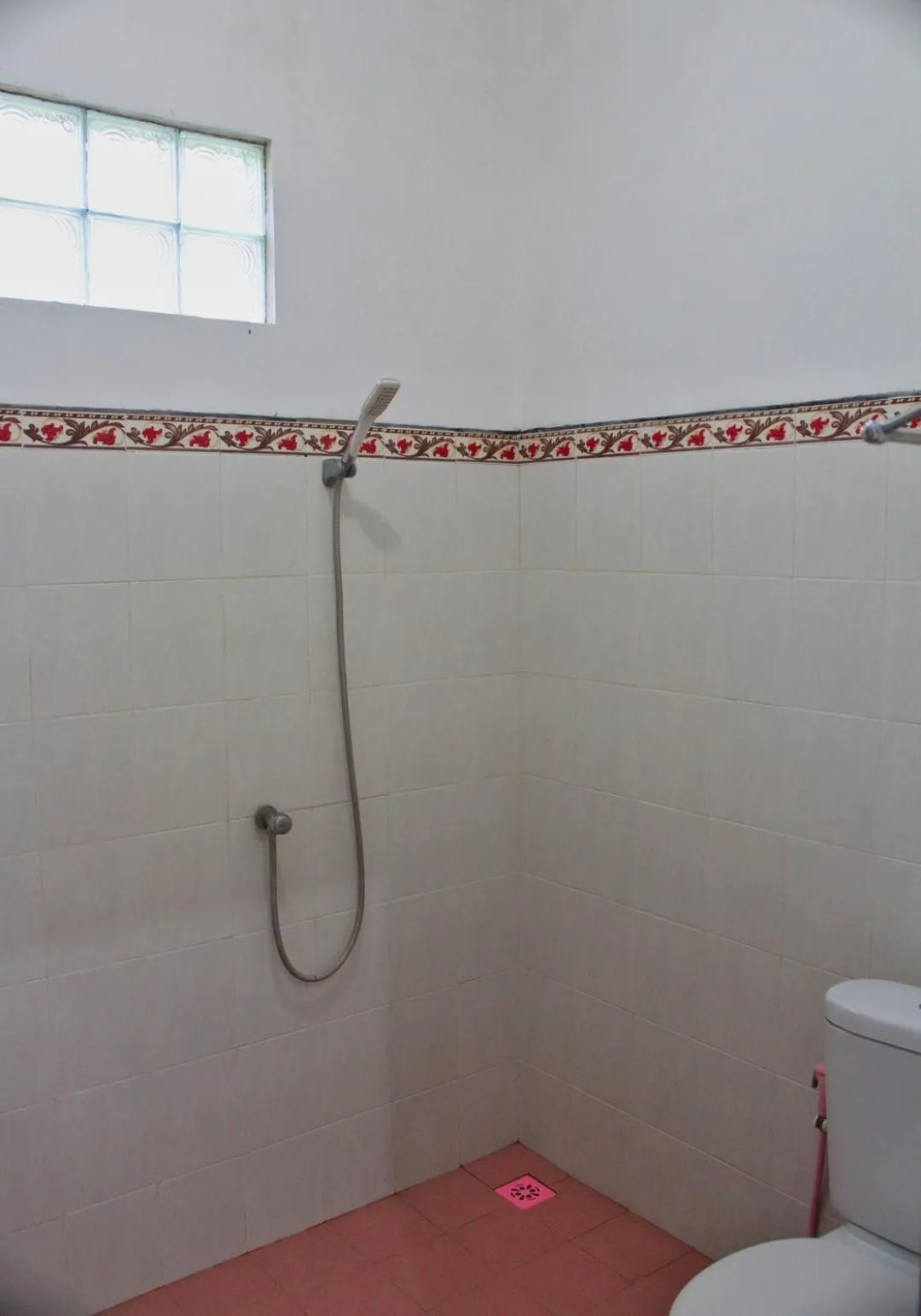Shower in Nyuh Kadah Guest House
