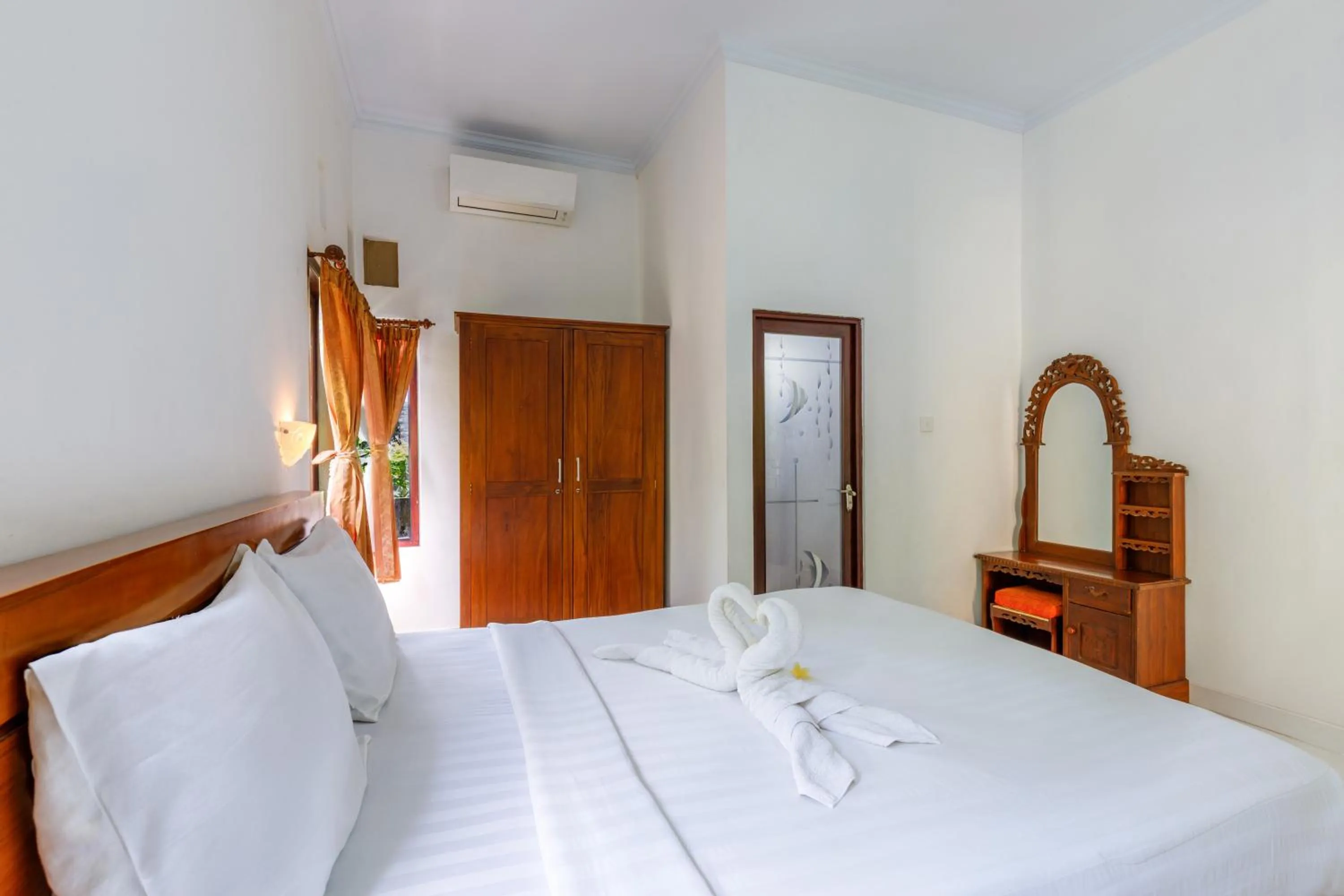 Bed in Nyuh Kadah Guest House