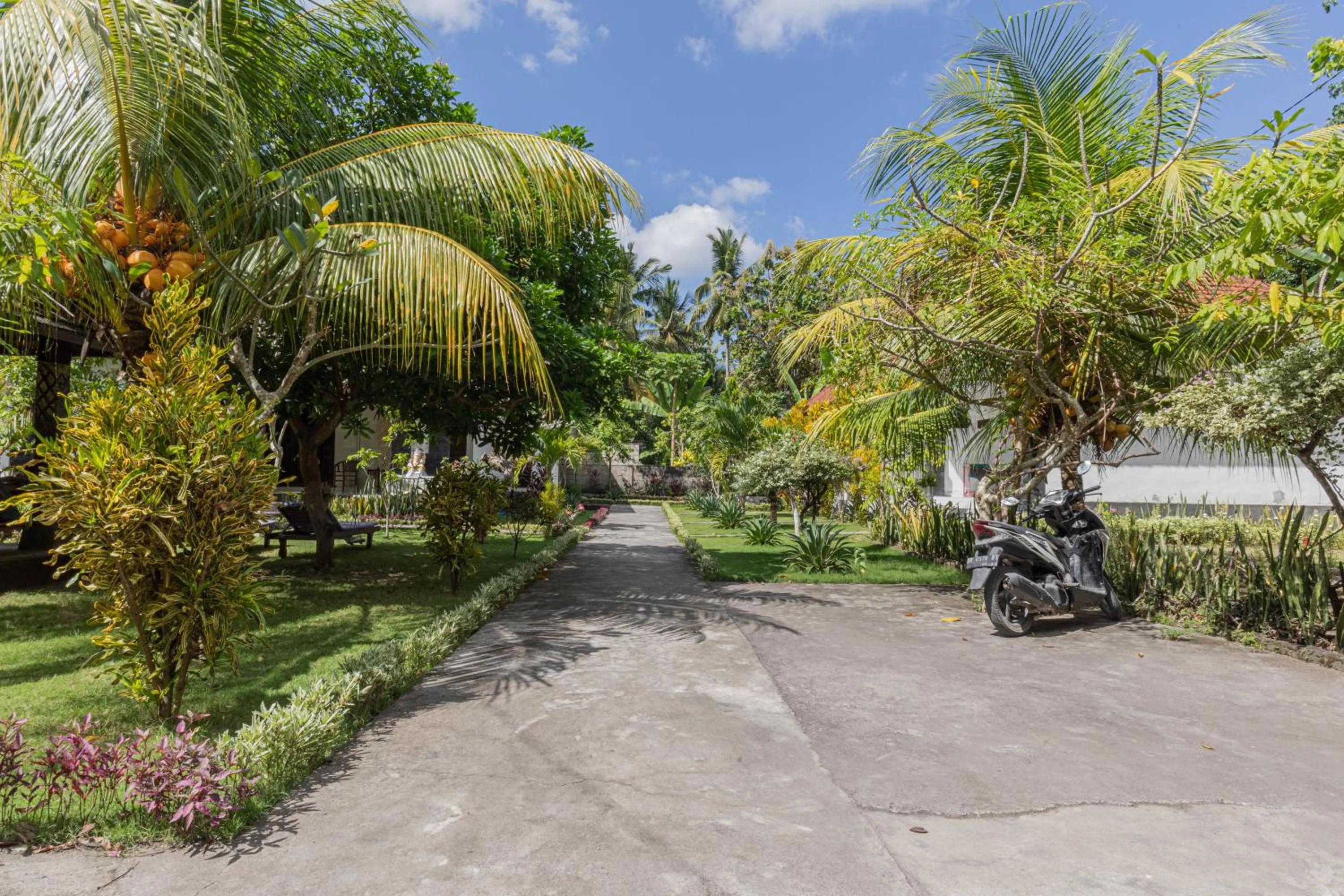 Parking in Nyuh Kadah Guest House