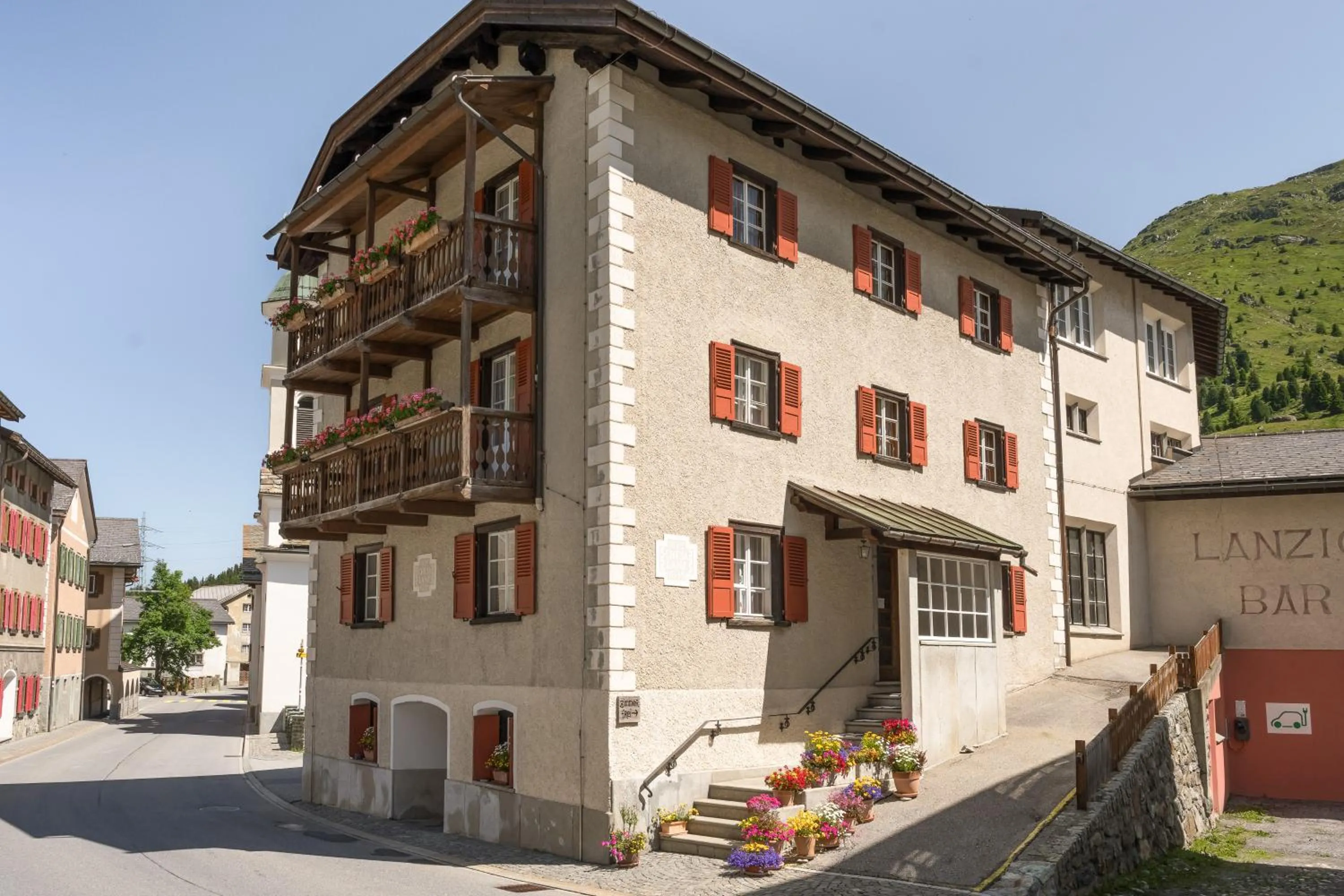 Property building in Hotel Post