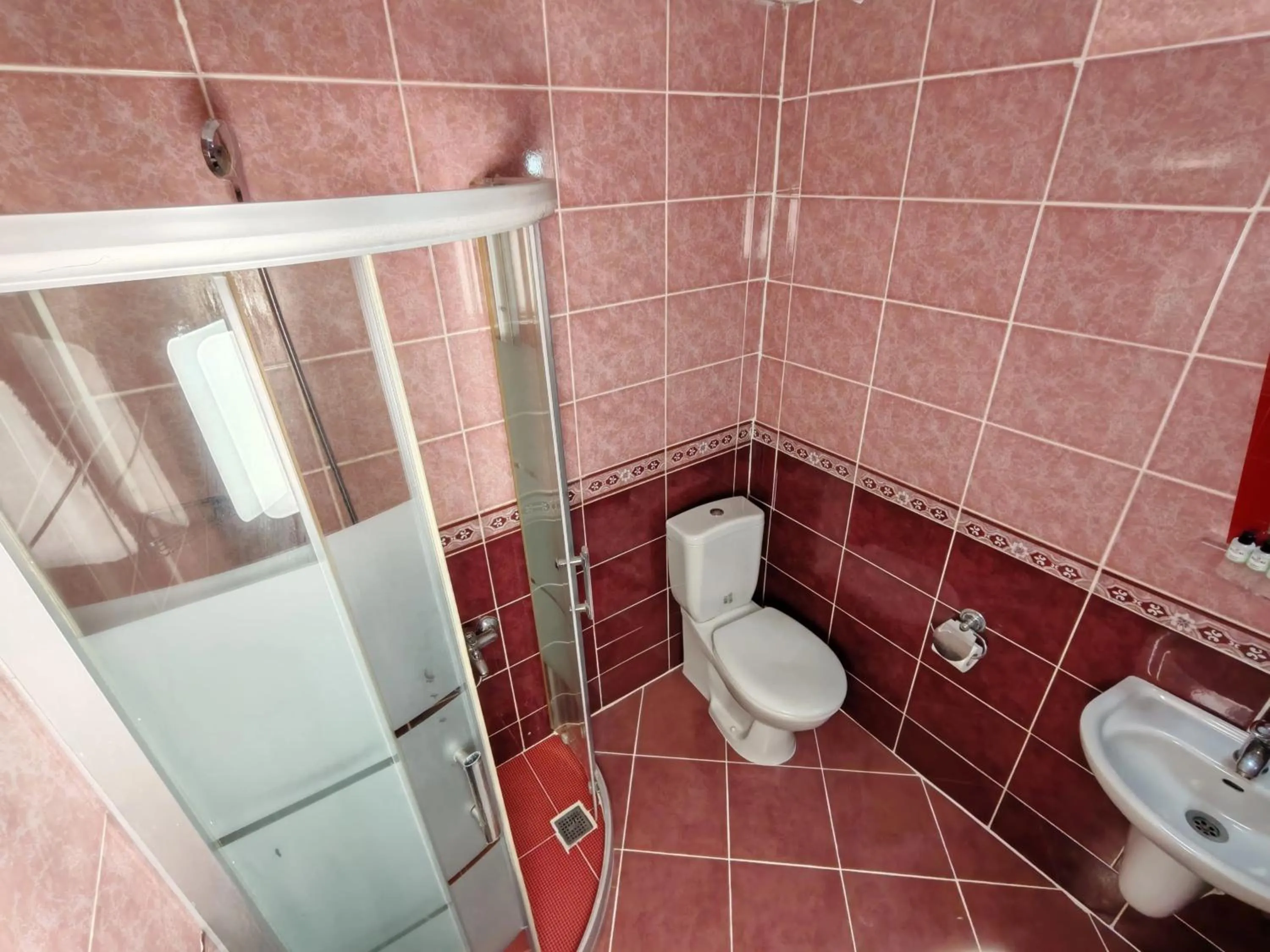 Bathroom in Sirkeci Emek Hotel