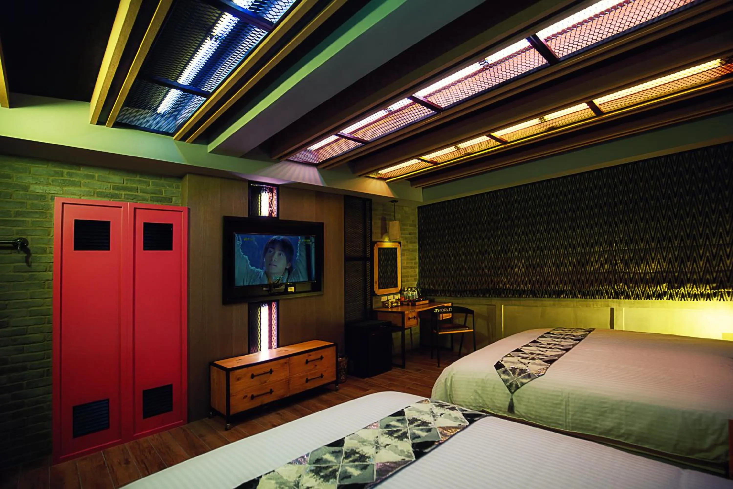 Photo of the whole room, Bed in J.T.World