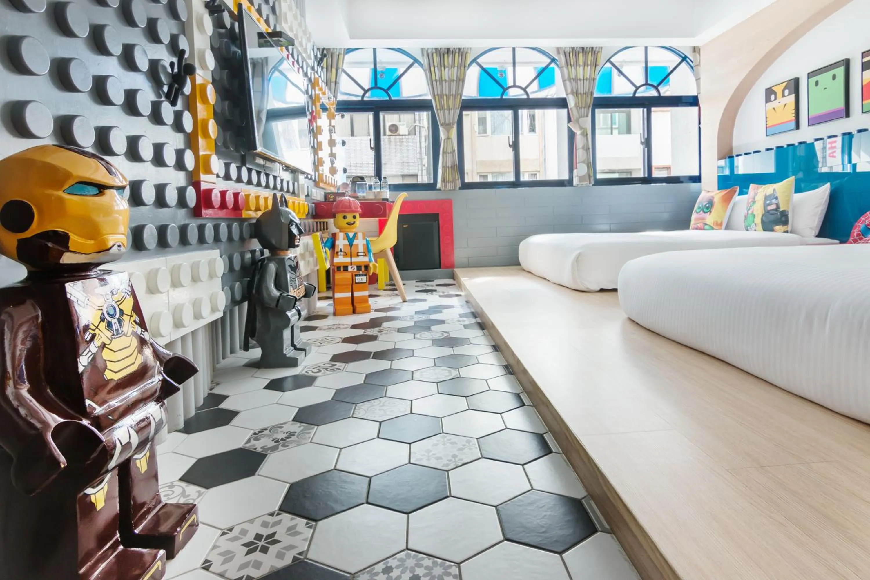 Photo of the whole room, Bed in J.T.World