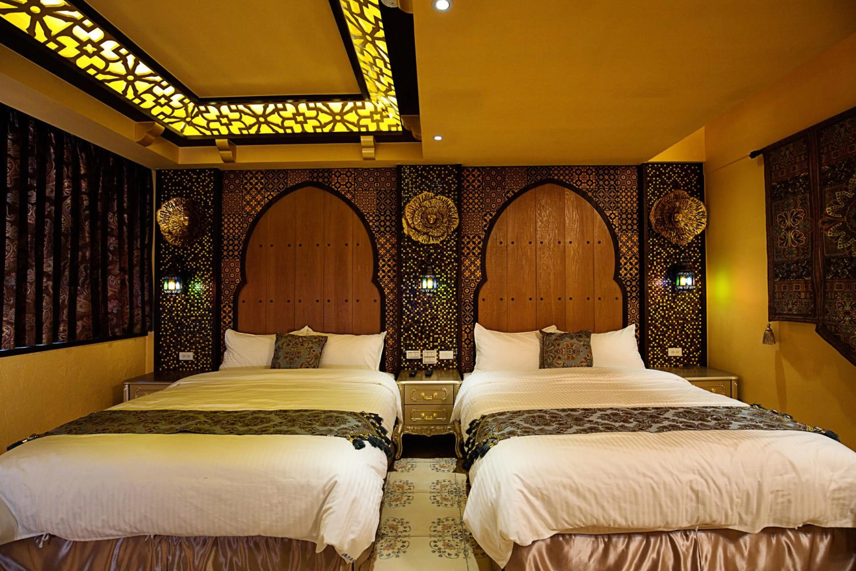 Photo of the whole room, Bed in J.T.World