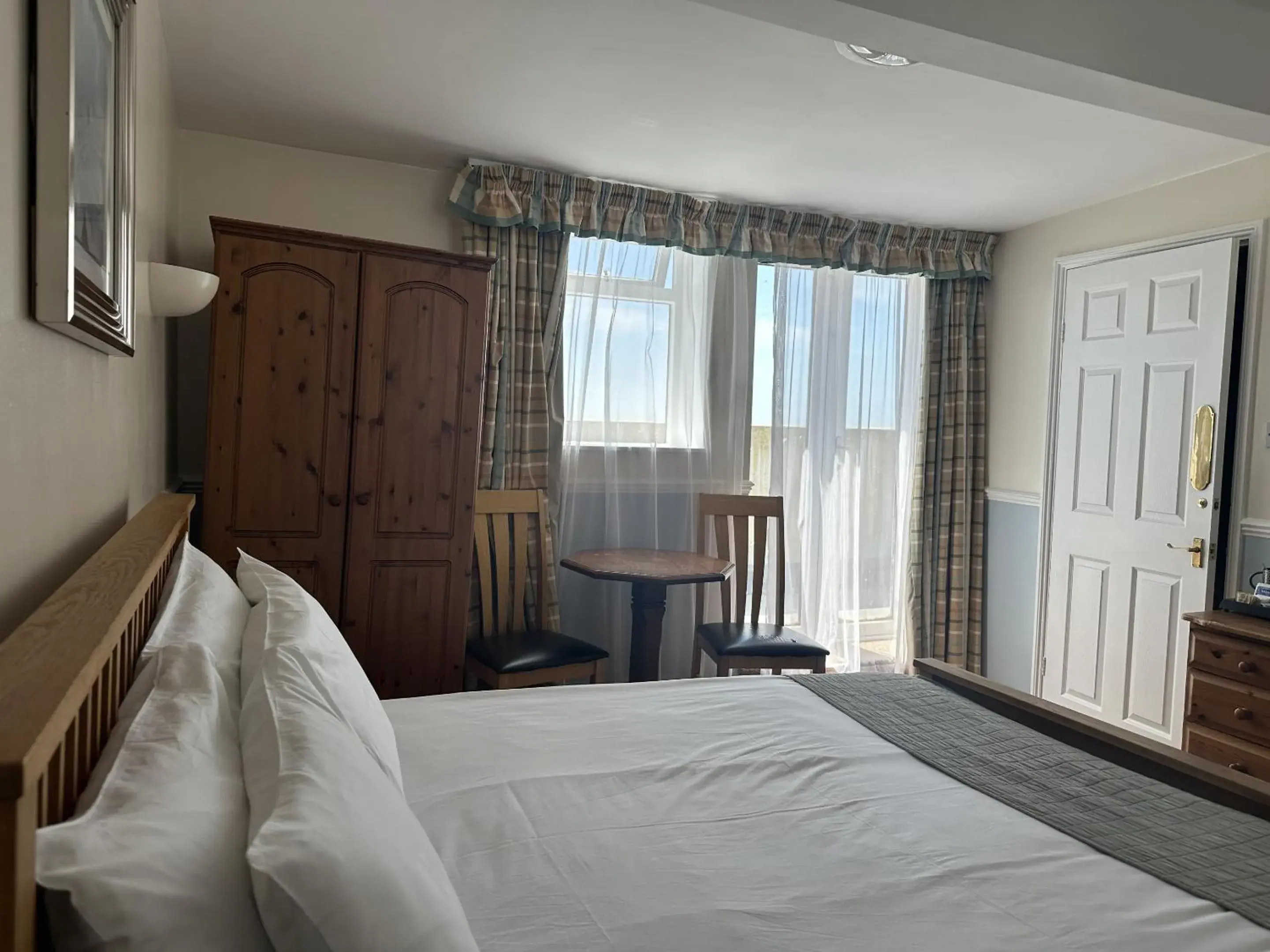 Double Room with Sea View in The Lindum Double Room with Sea View in The Lindum