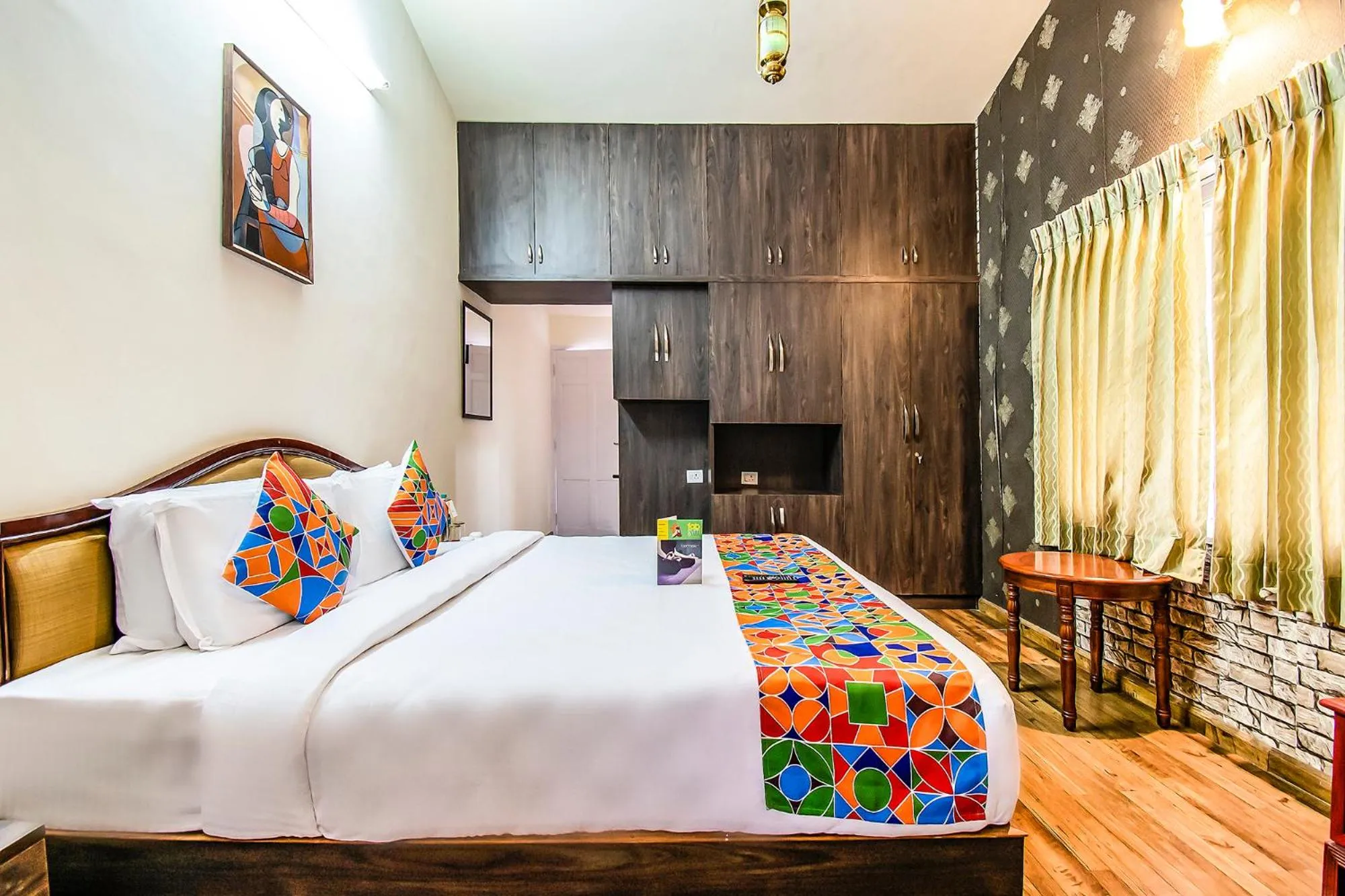 Bedroom, Bed in Via St Clouds - Nr Government Botanical Garden