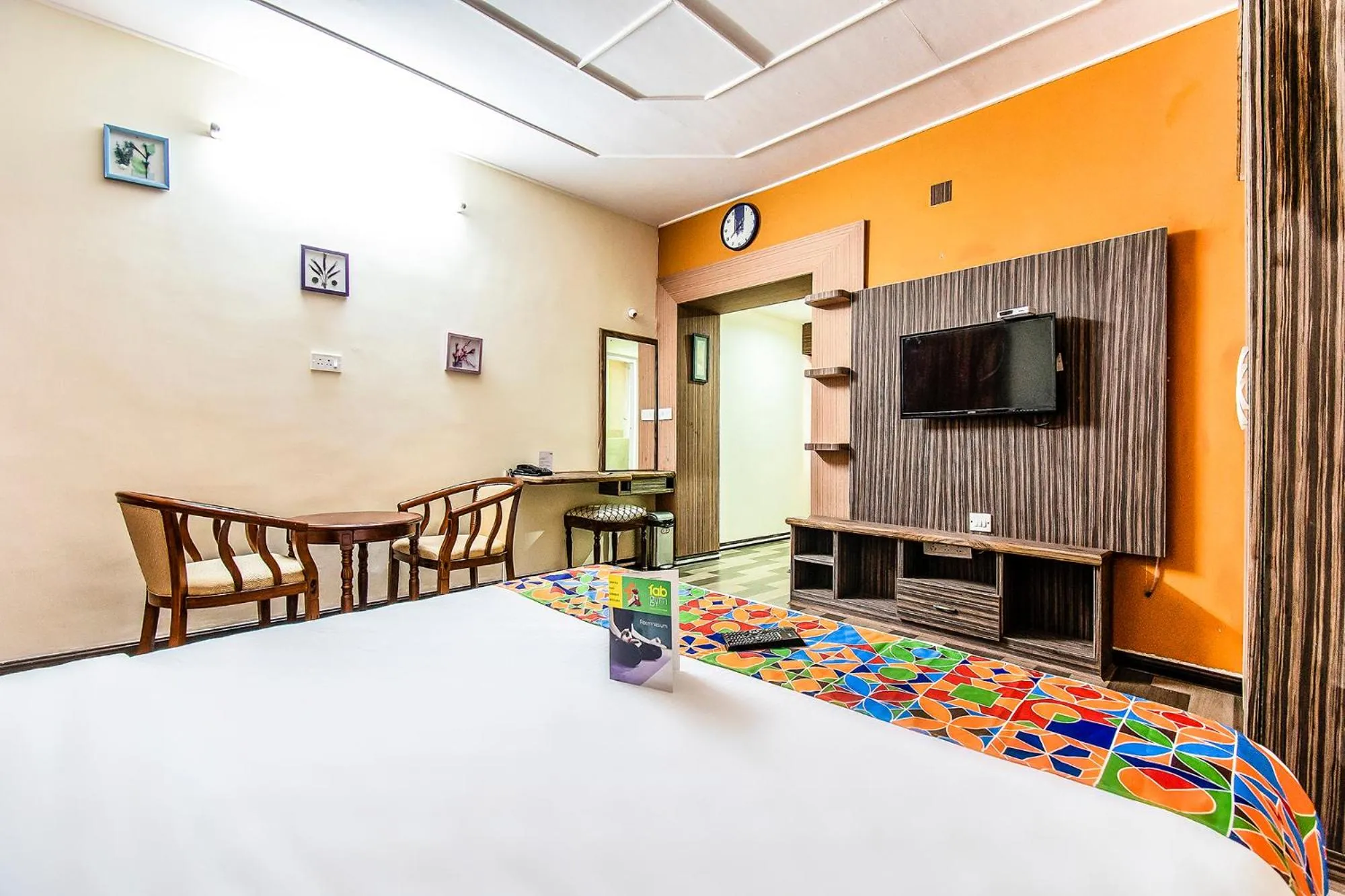 Bedroom, Bed in Via St Clouds - Nr Government Botanical Garden