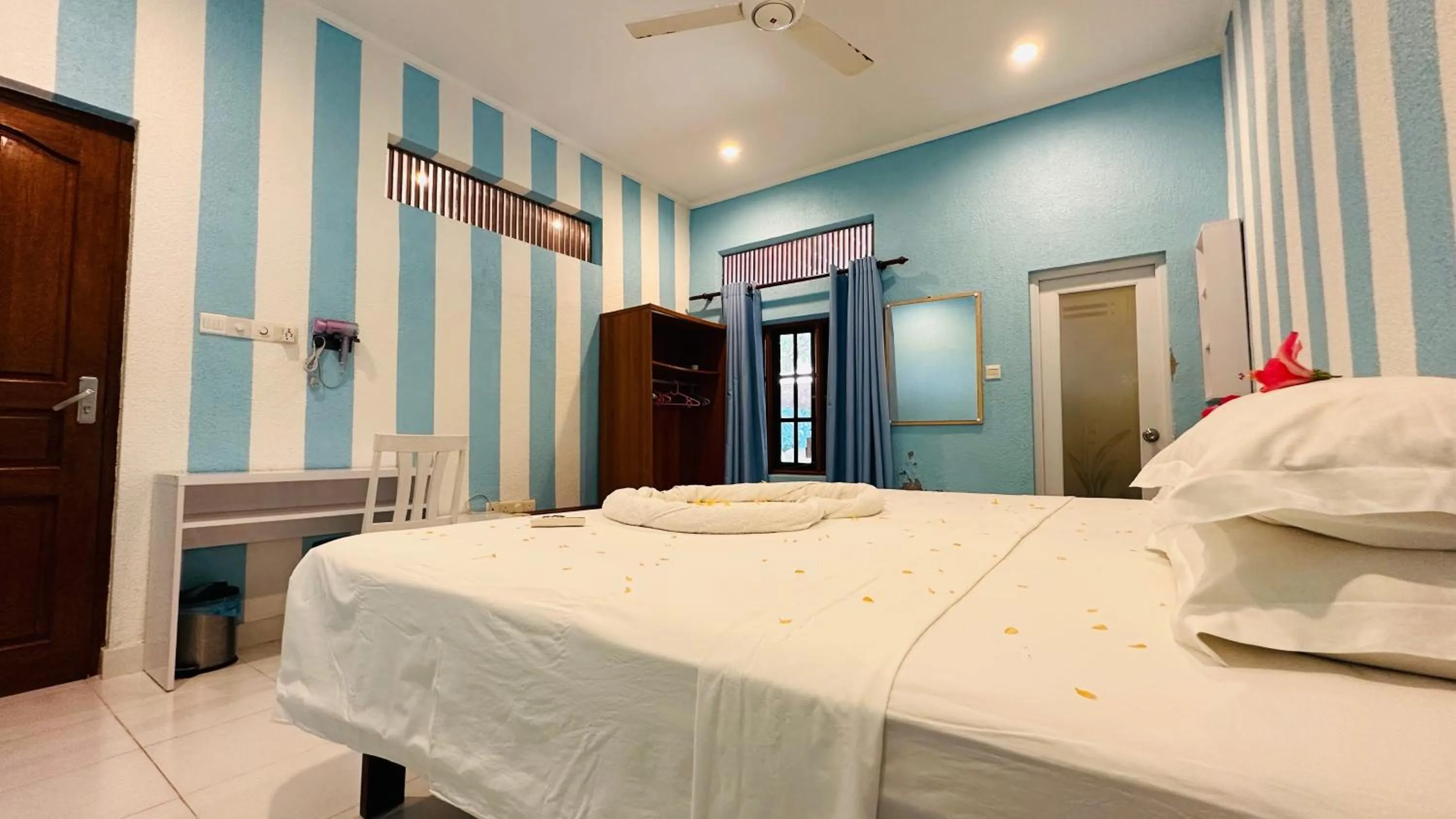 Bed in Midsummer Thulusdhoo