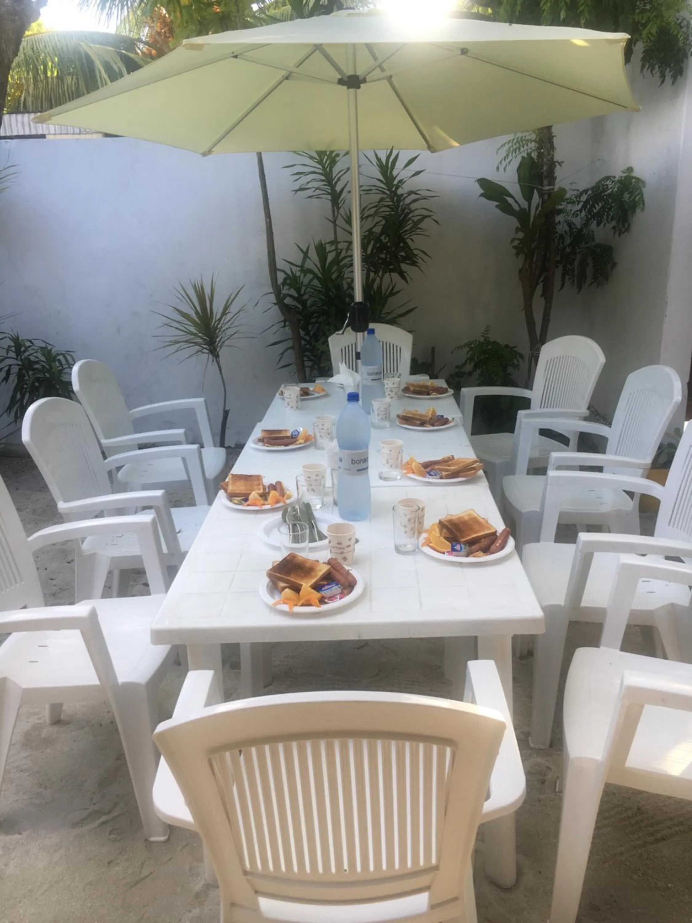 Restaurant/places to eat in Midsummer Thulusdhoo