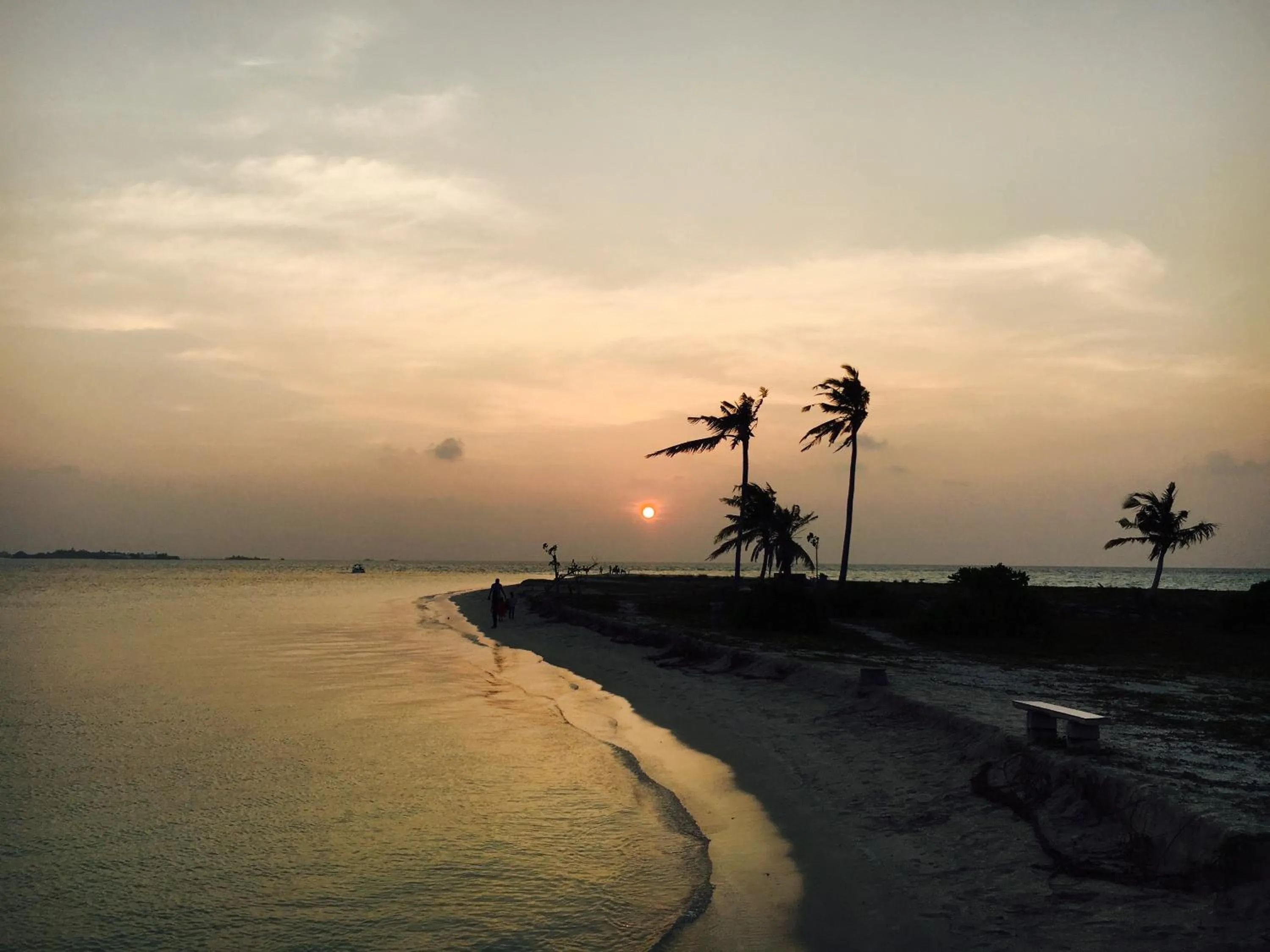Beach in Midsummer Thulusdhoo