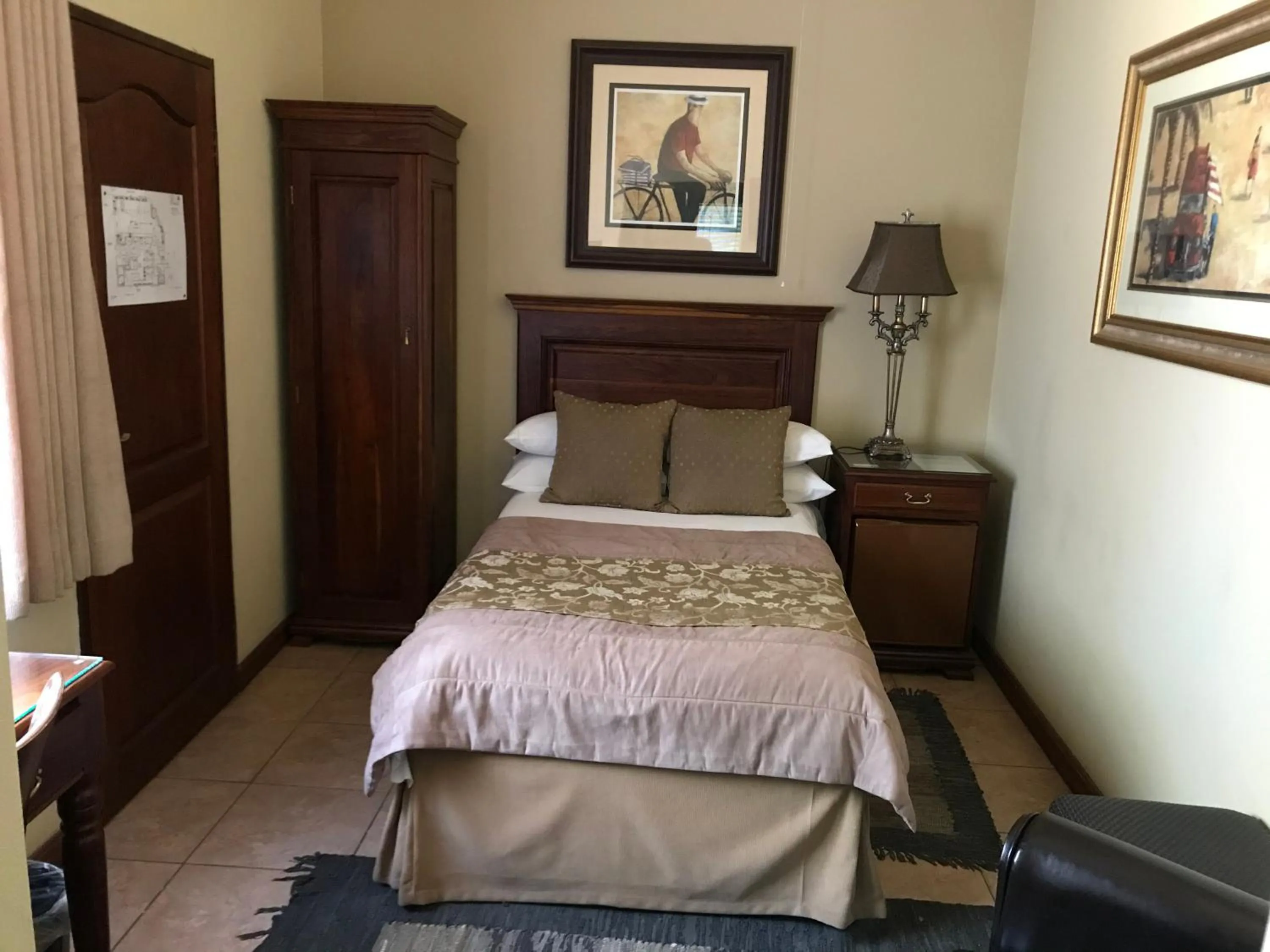 Bed in Le Cozmo Guesthouse