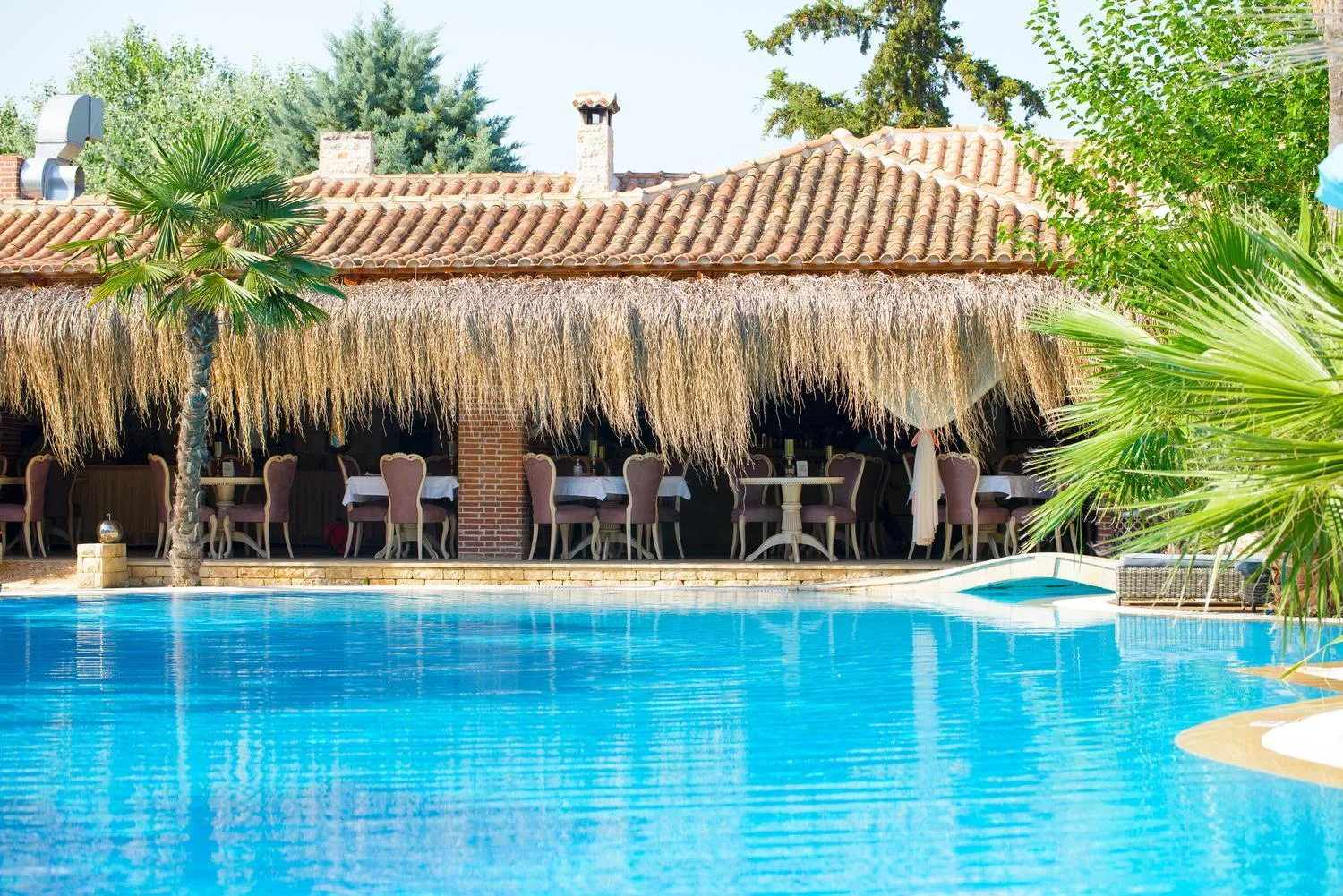 Restaurant/places to eat in Achtis Hotel