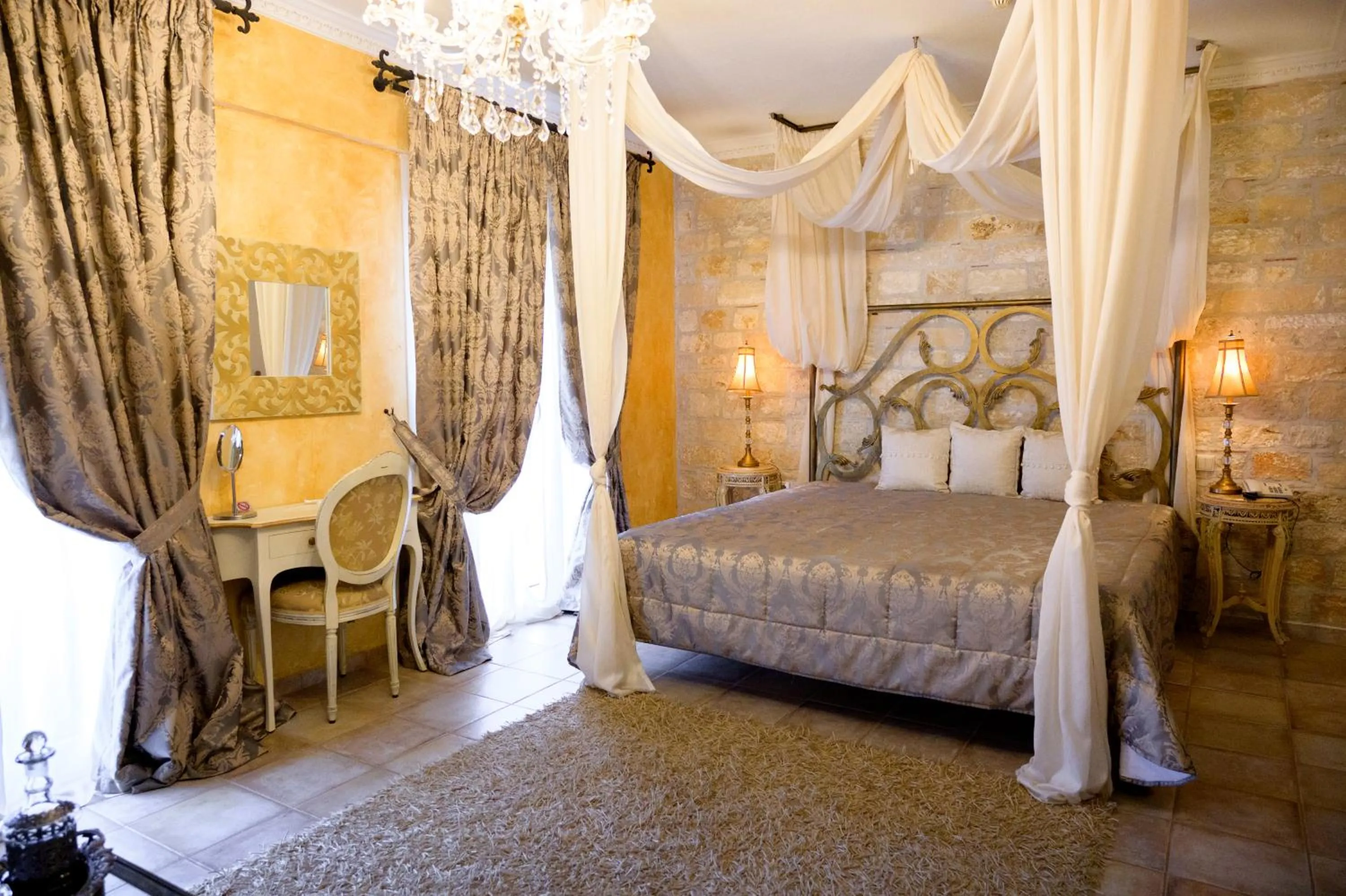 Bedroom, Bed in Achtis Hotel