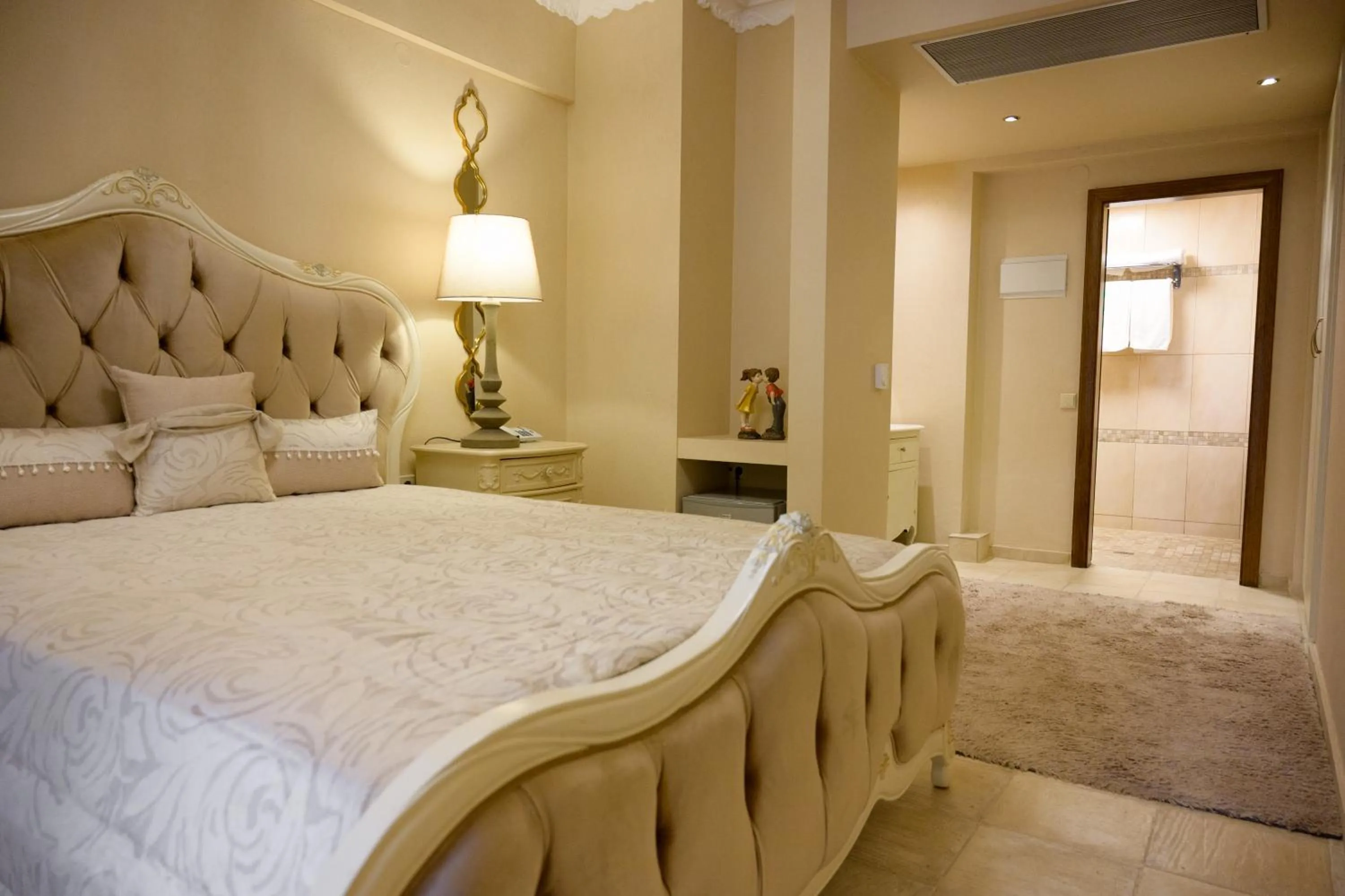 Bedroom, Bed in Achtis Hotel